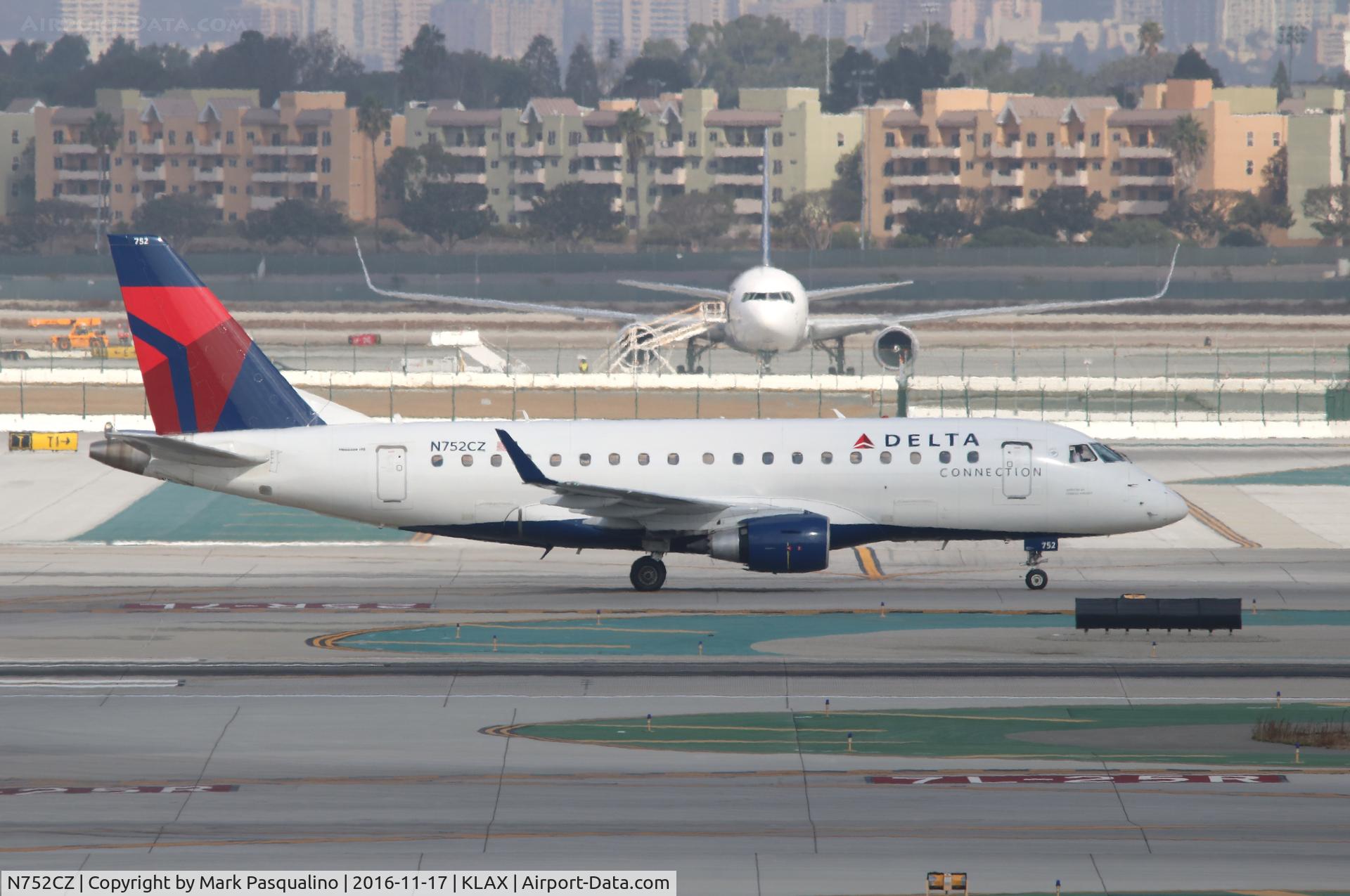 N752CZ, 2008 Embraer 170LR (ERJ-170-100LR) C/N 17000255, ERJ 170-100 LR