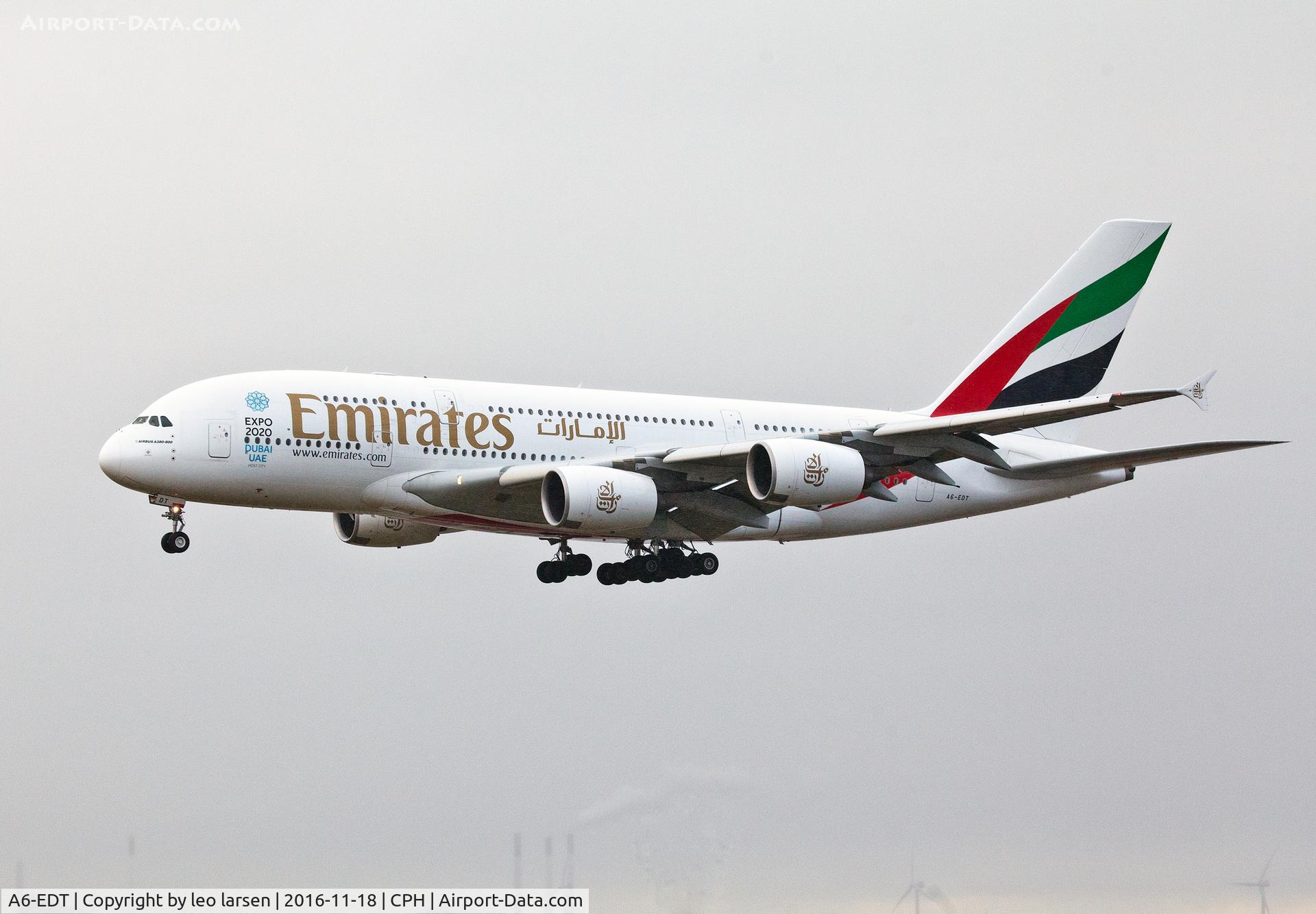 A6-EDT, 2011 Airbus A380-861 C/N 090, Copenhagen 18.11.16 in rain shower