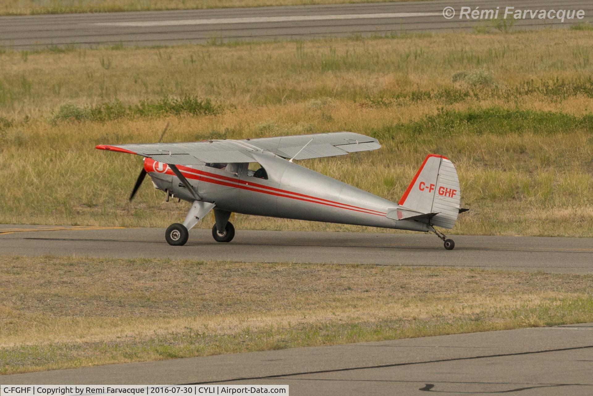 C-FGHF, 1948 Luscombe 8E Silvaire C/N 6226, Taxiing for take-off.