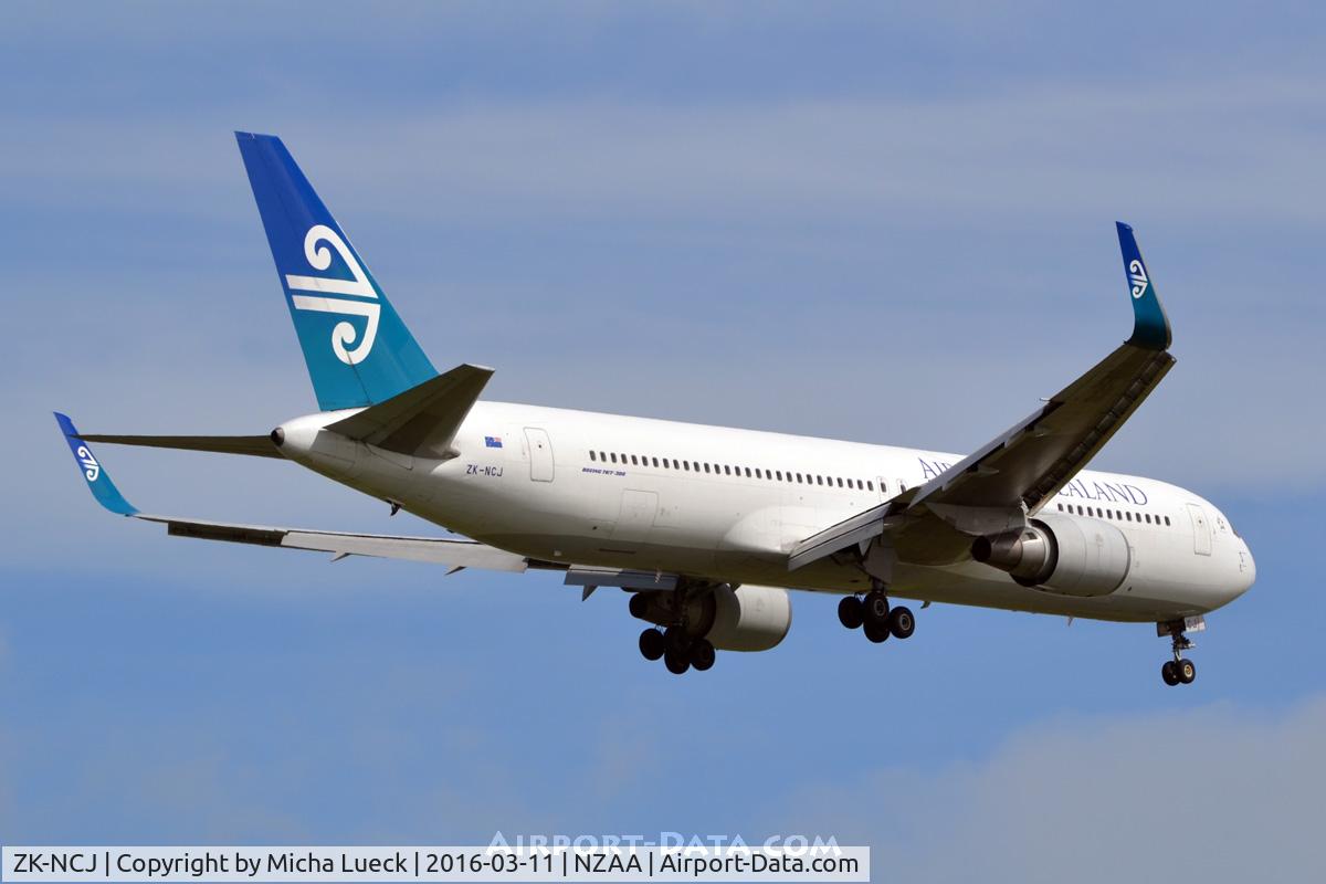 ZK-NCJ, 1995 Boeing 767-319/ER C/N 26915, At Auckland