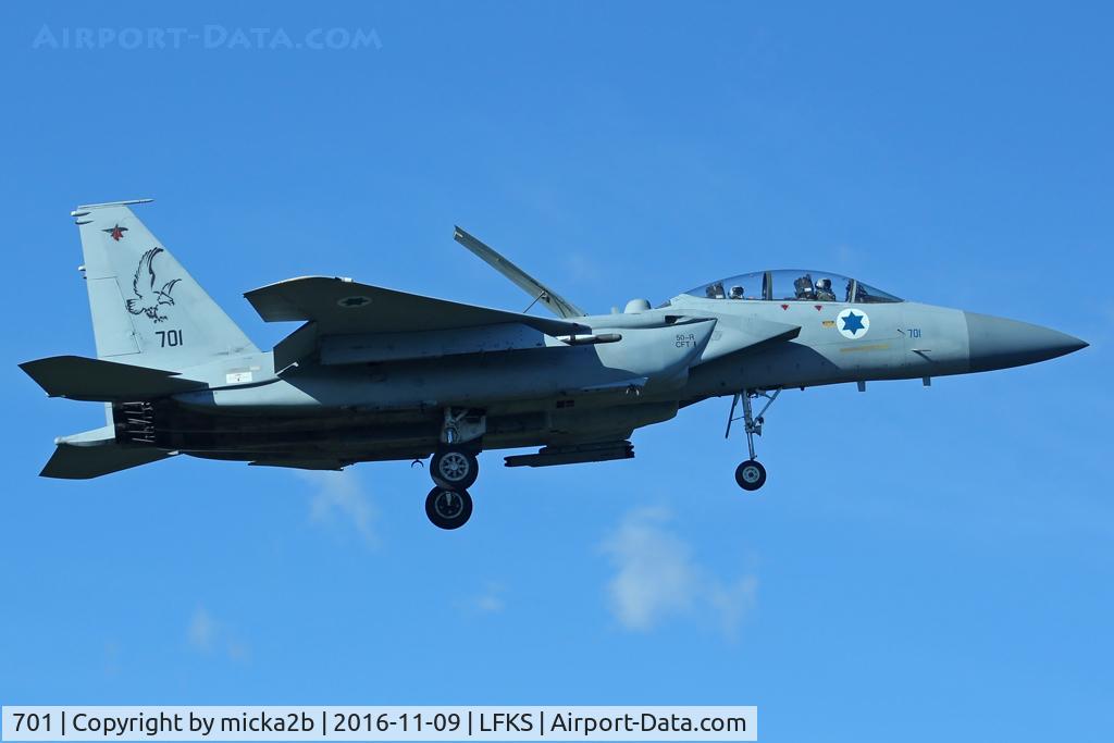 701, 1990 McDonnell Douglas F-15D Baz Eagle C/N 1205/ID012, Landing