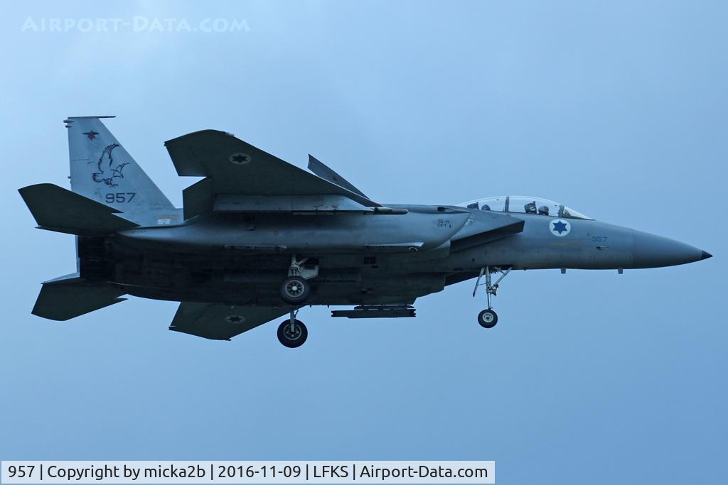 957, 1980 McDonnell Douglas F-15D Baz Eagle C/N 669/ID003, Landing