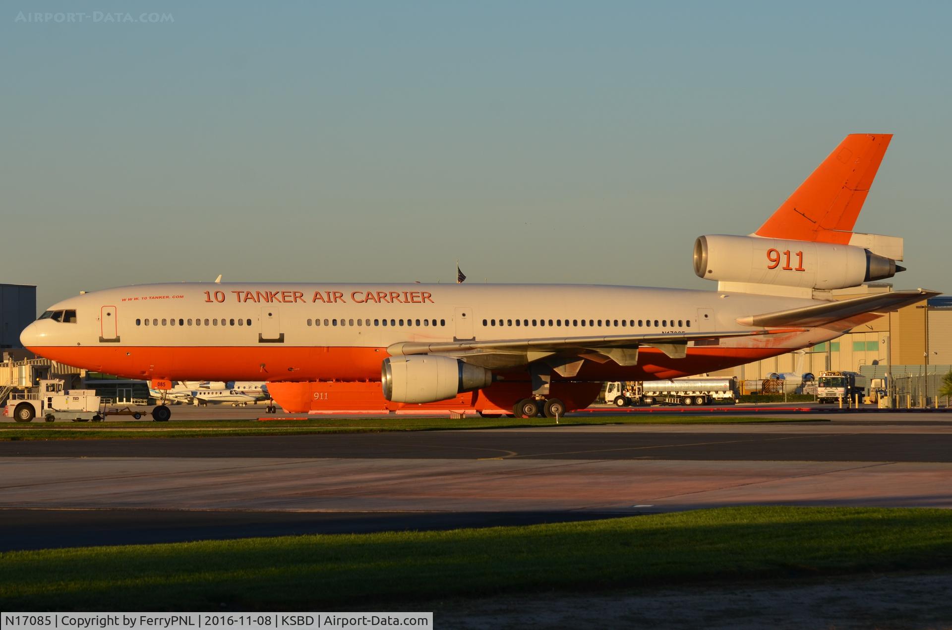 N17085, 1975 McDonnell Douglas DC-10-30 C/N 47957, DC10-30 Tanker 911 caught at first light in SBD.