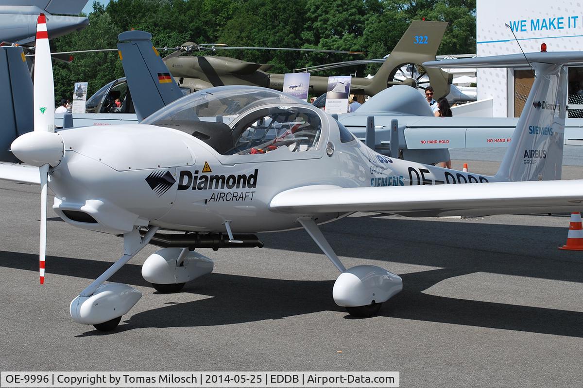 OE-9996, Diamond DA-36 E-Star C/N 36.859, ILA 2014