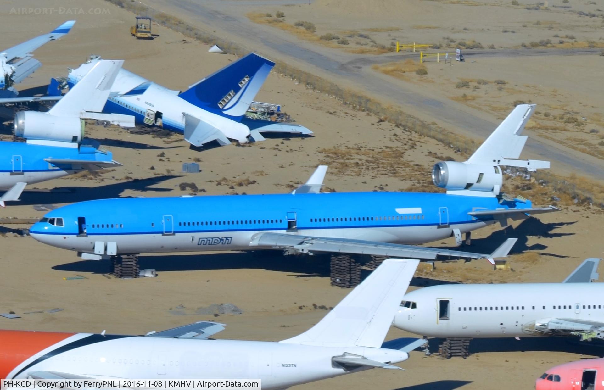 PH-KCD, 1994 McDonnell Douglas MD-11 C/N 48558, KLM MD11 parked at MHV.