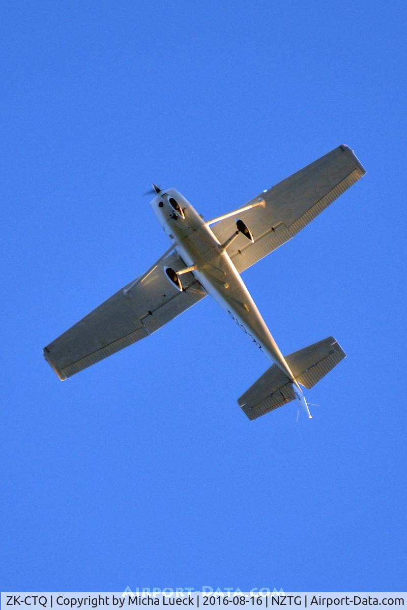ZK-CTQ, 2005 Cessna 172S C/N 172S9846, At Tauranga