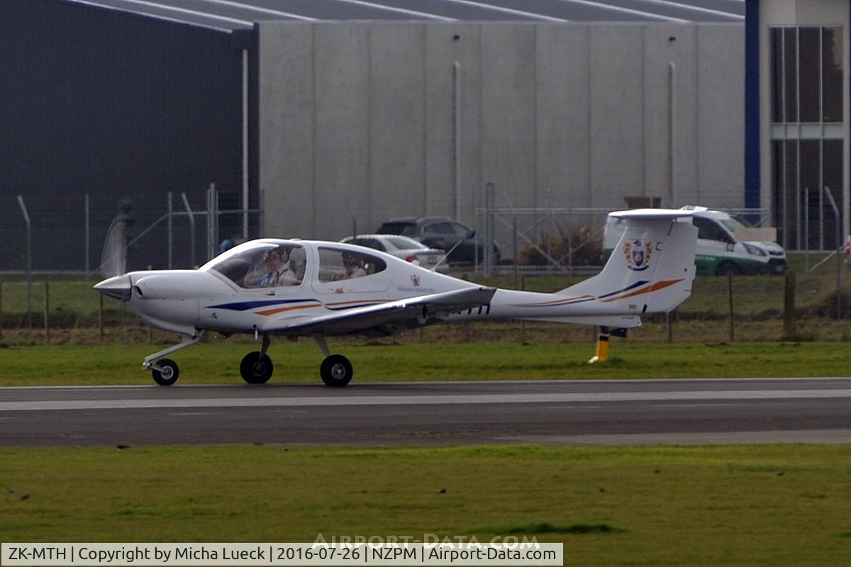ZK-MTH, Diamond DA-40 Diamond Star C/N 40.1012, At Palmerston North