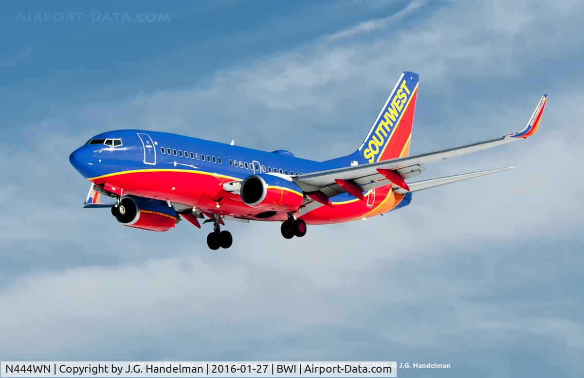 N444WN, 2003 Boeing 737-7H4 C/N 29839, Approaching 33L.