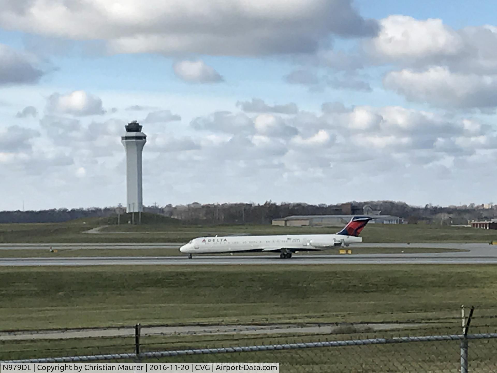 N979DL, 1991 McDonnell Douglas MD-88 C/N 53266, MD-88 In from ATL