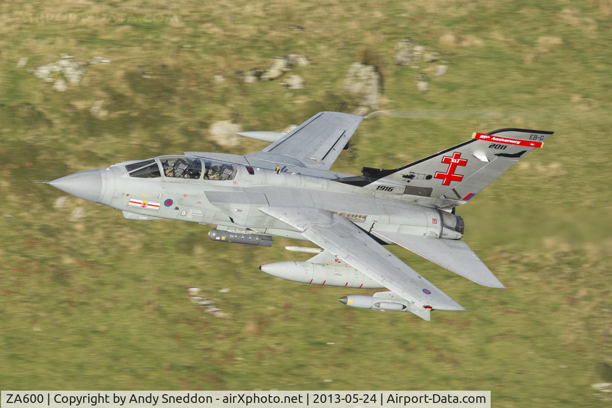 ZA600, 1982 Panavia Tornado GR.4 C/N 122/BS039/2123, 41 Sqn special tail through the Mach Loop.