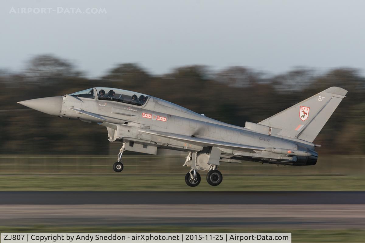 ZJ807, 2003 Eurofighter EF-2000 Typhoon T3 C/N 0025/BT008, Early evening return to RAF Coningsby.