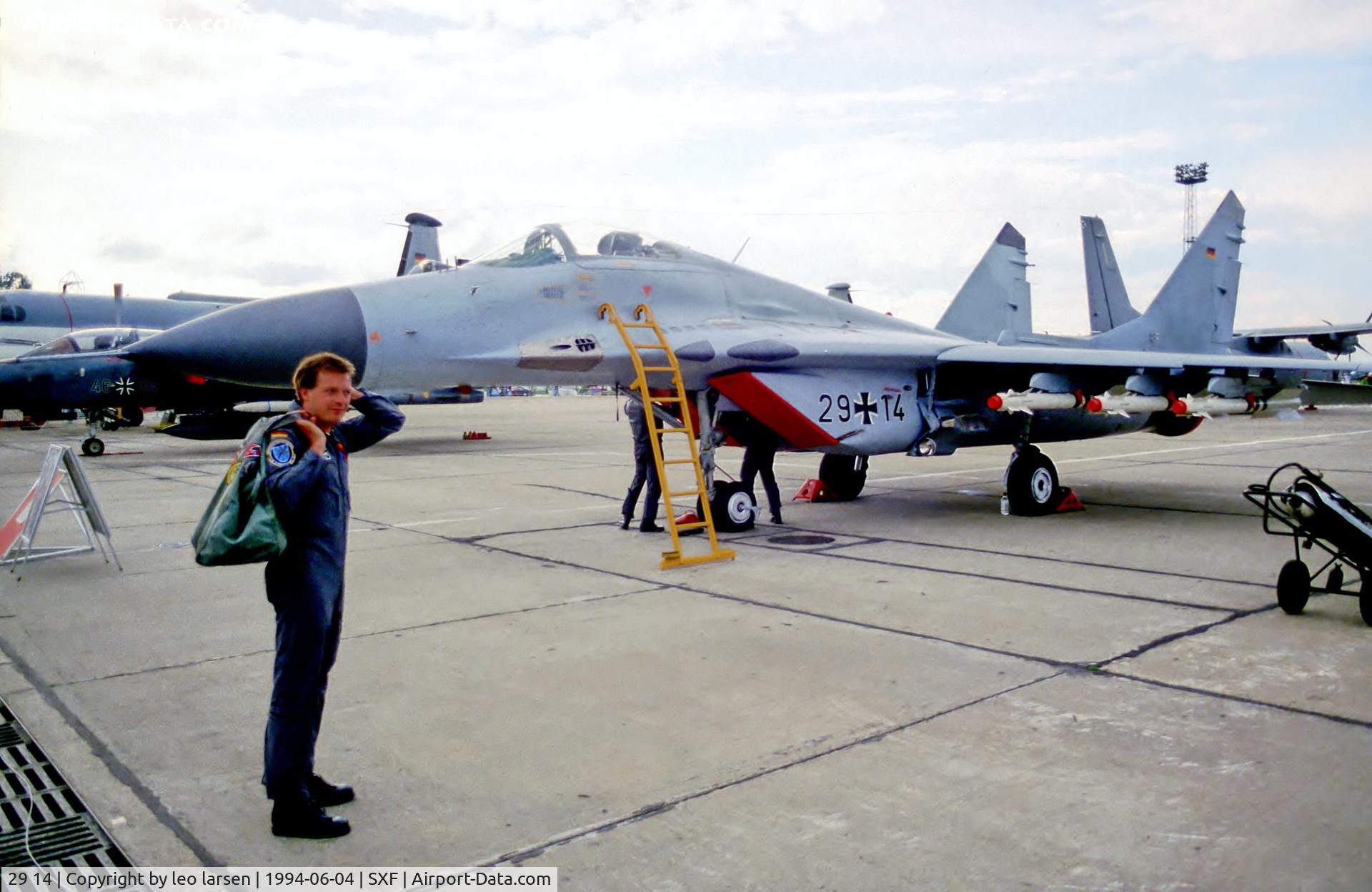 29 14, Mikoyan-Gurevich MiG-29A C/N 2960525800, Berlin Air Show 4.6.94