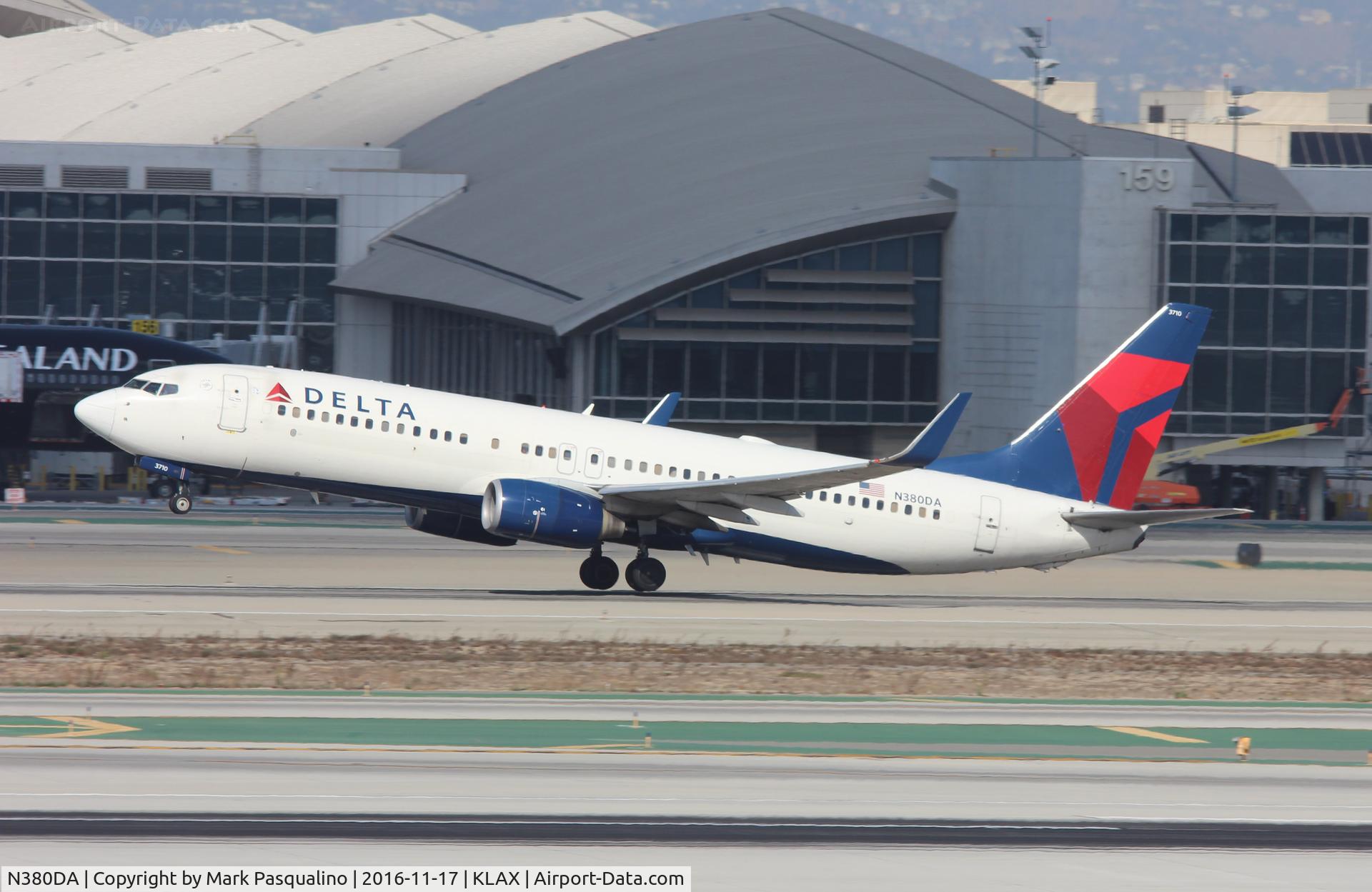 N380DA, 1999 Boeing 737-832 C/N 30266, Boeing 737-800