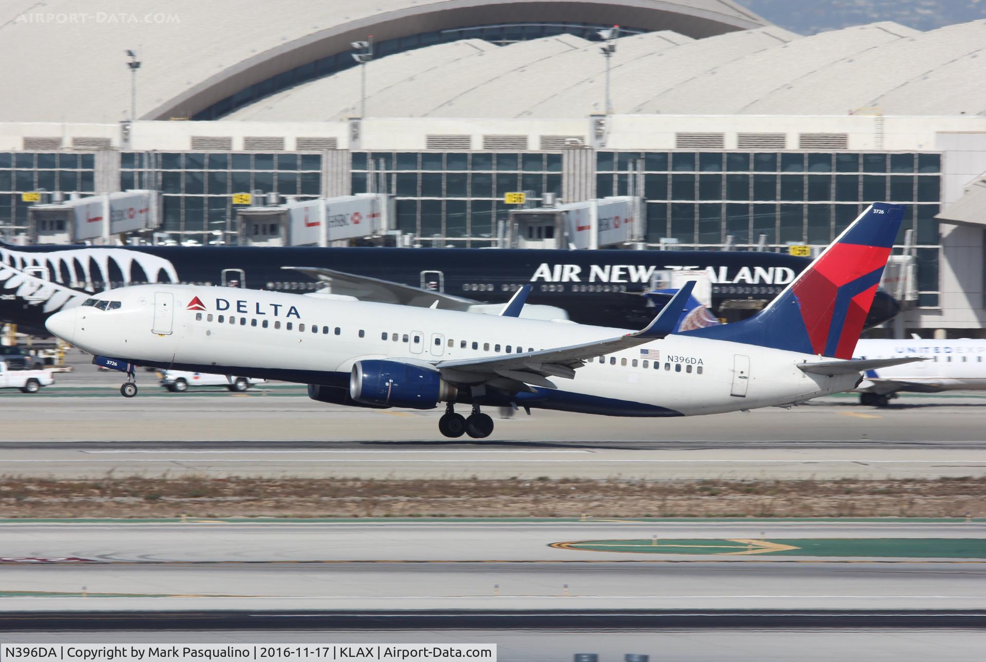 N396DA, 2000 Boeing 737-832 C/N 30378, Boeing 737-800