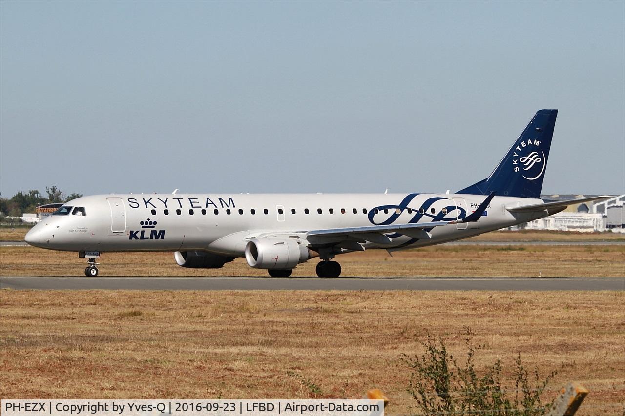 PH-EZX, 2012 Embraer 190LR (ERJ-190-100LR) C/N 19000545, Embraer ERJ-190LR, Holding point Delta rwy 05, Bordeaux Mérignac airport (LFBD-BOD)