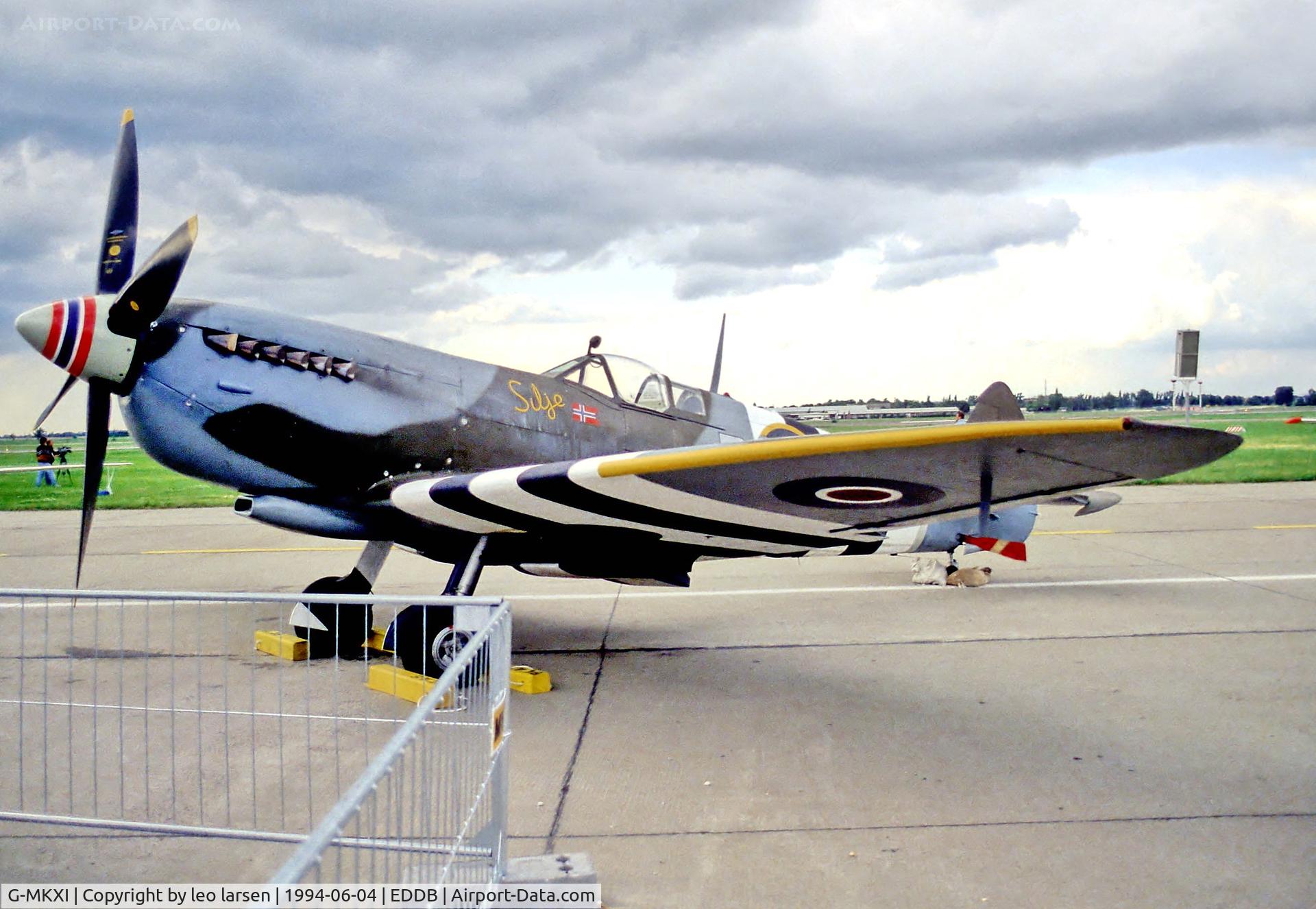 G-MKXI, 1944 Supermarine 365 Spitfire PR.XI C/N 6S/504719, Berlin Air Show 4.6.94