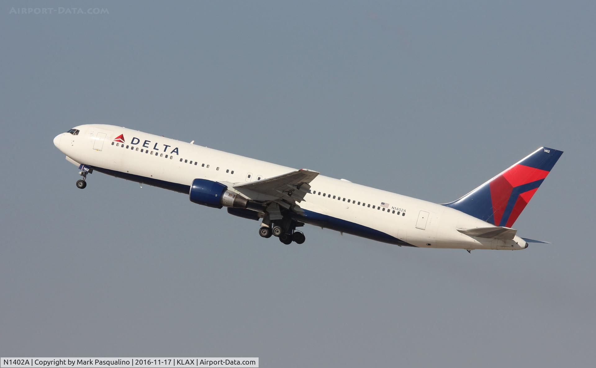 N1402A, 1993 Boeing 767-332 C/N 25989, Boeing 767-300