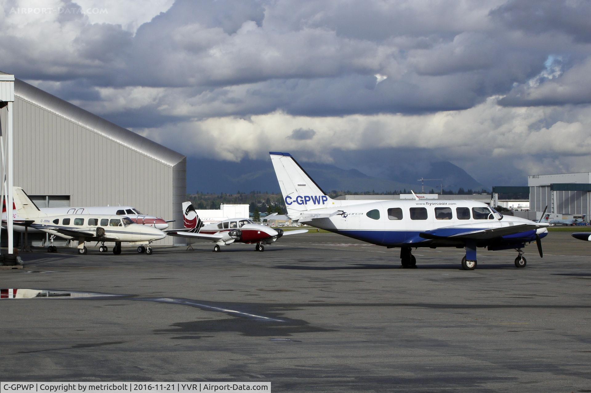 C-GPWP, 1979 Piper PA-31-350 Chieftain C/N 31-7952090, YVR South Terminal