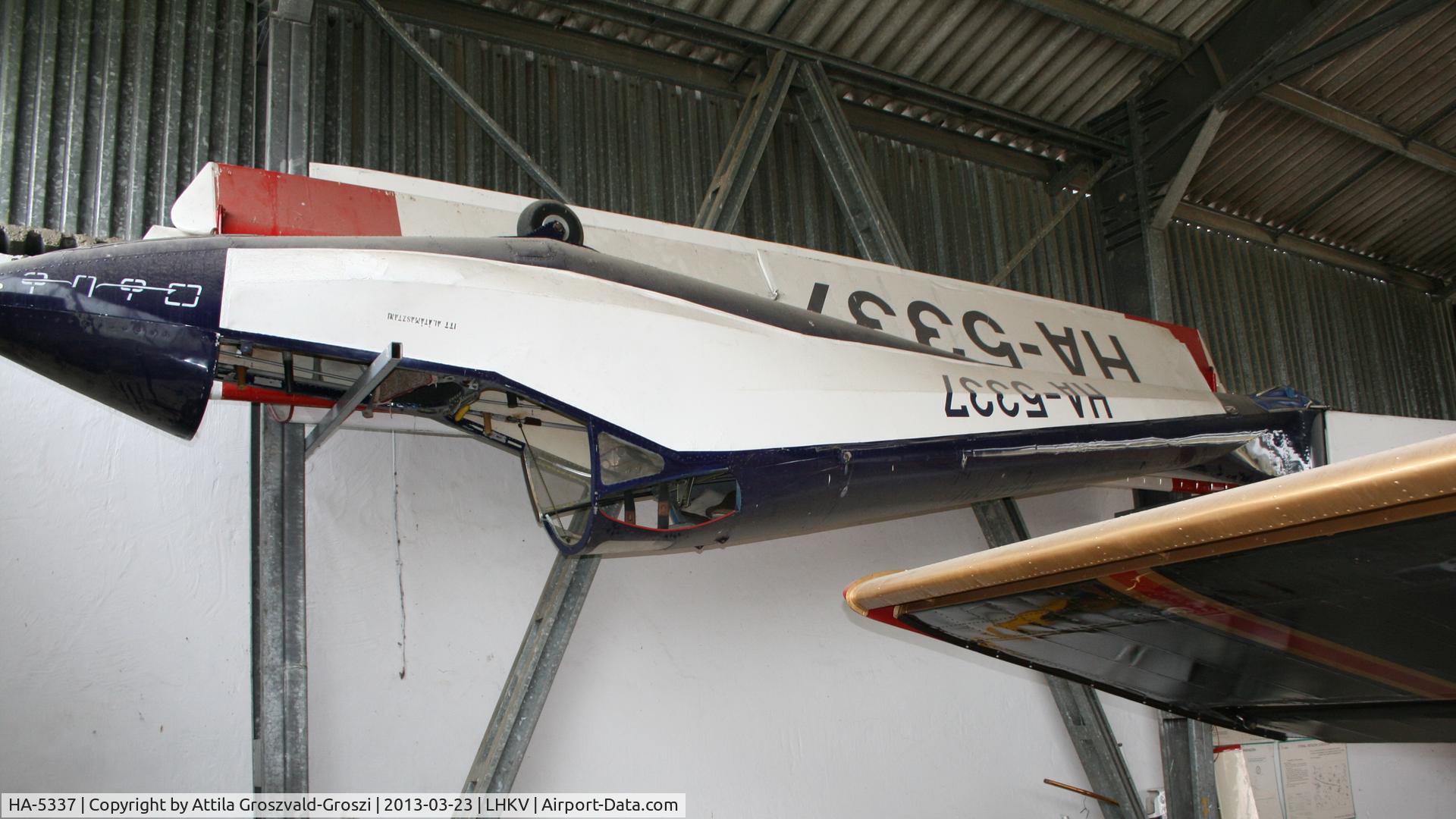 HA-5337, 1963 Rubik R-26S Góbé C/N E-1206, Kaposújlak Airport, Hungary.