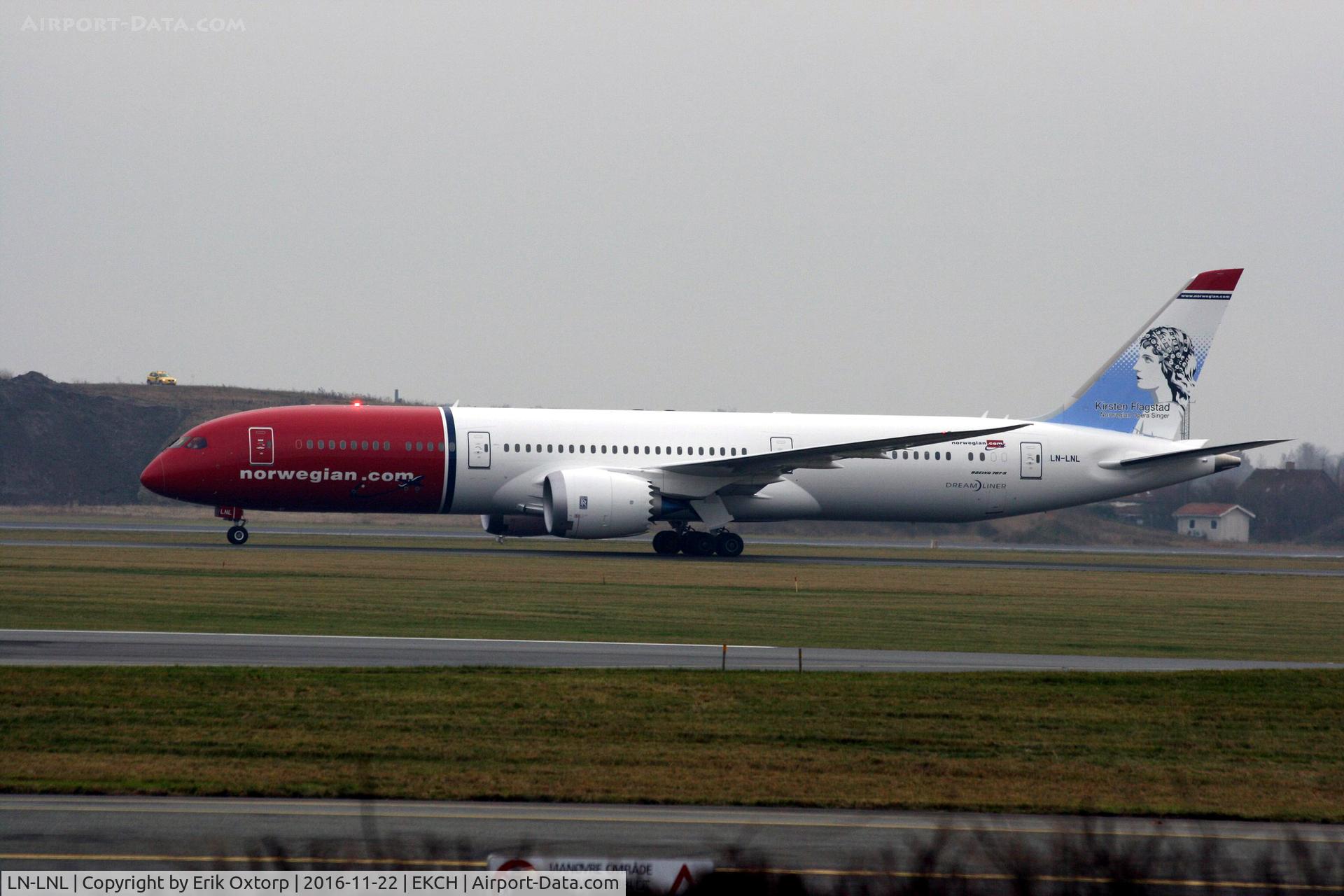LN-LNL, 2016 Boeing 787-9 Dreamliner C/N 37931, LN-LNL just arrived rw 22L from JFK