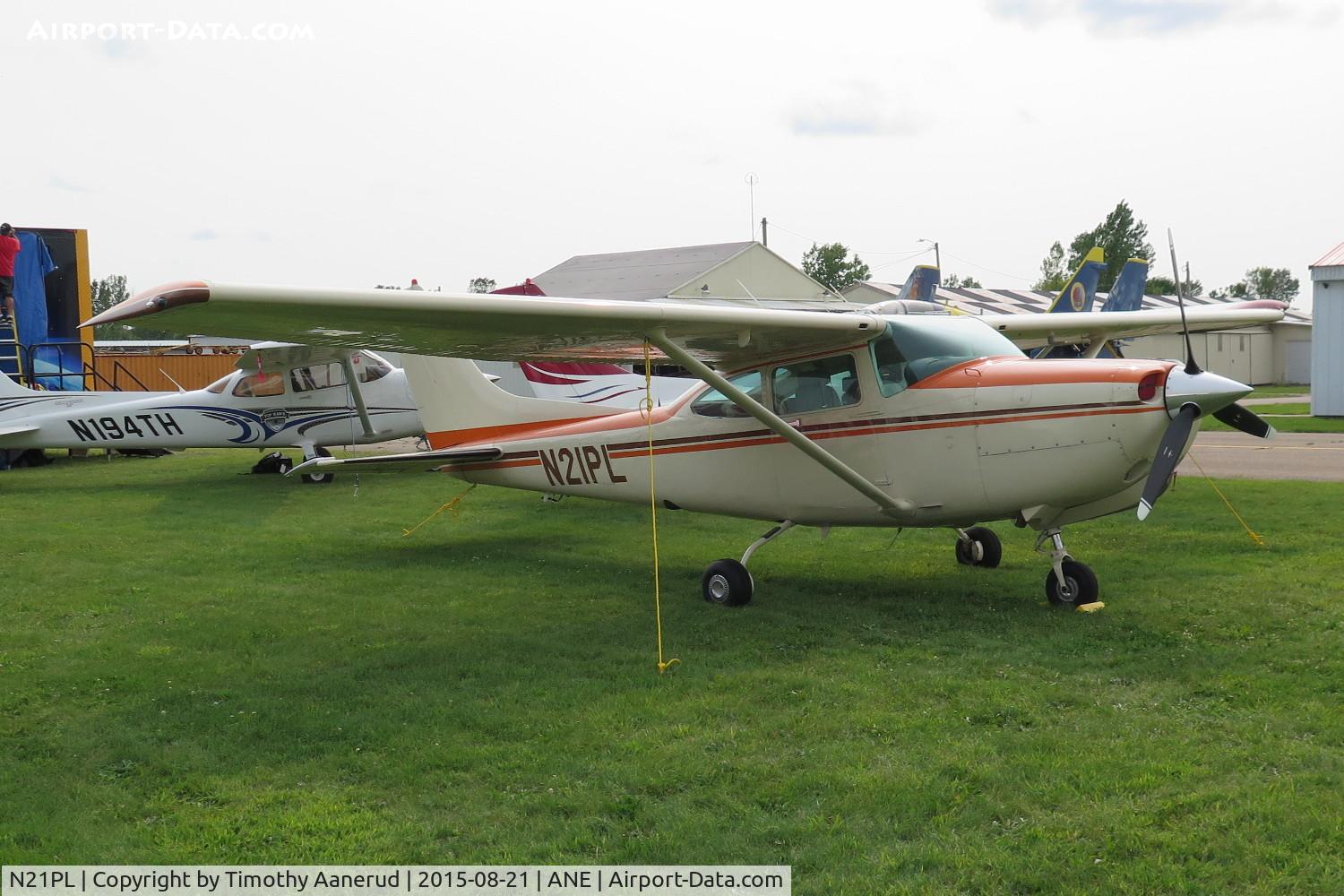 N21PL, 1984 Cessna R182 Skylane RG C/N R182-01983, 1984 Cessna R182, c/n: R18201983,  2015 AOPA FLY-IN Minneapolis, MN