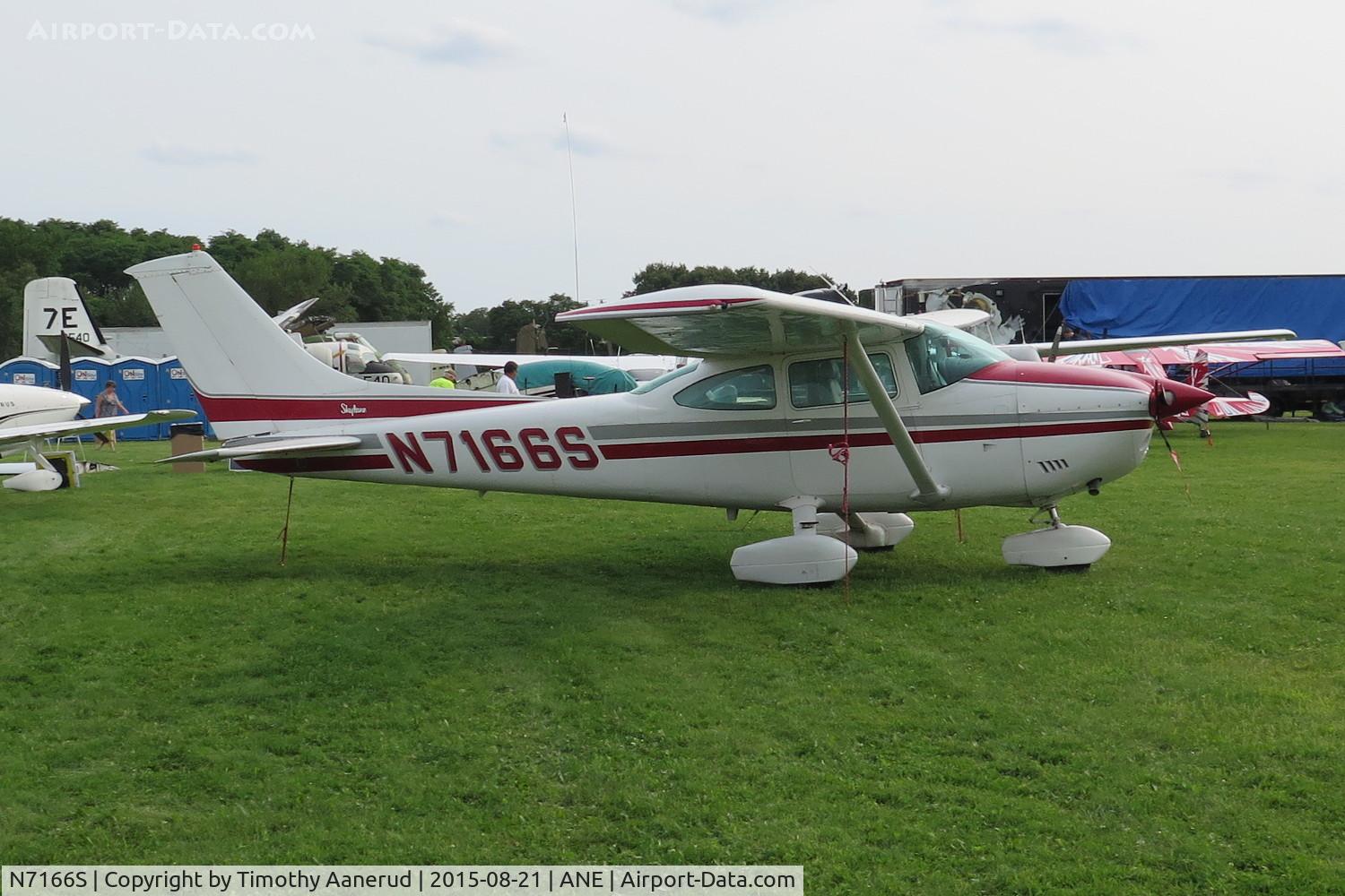 N7166S, 1976 Cessna 182P Skylane C/N 18265076, 1976 Cessna 182P Skylane, C/N: 18265076,  2015 AOPA FLY-IN Minneapolis, MN