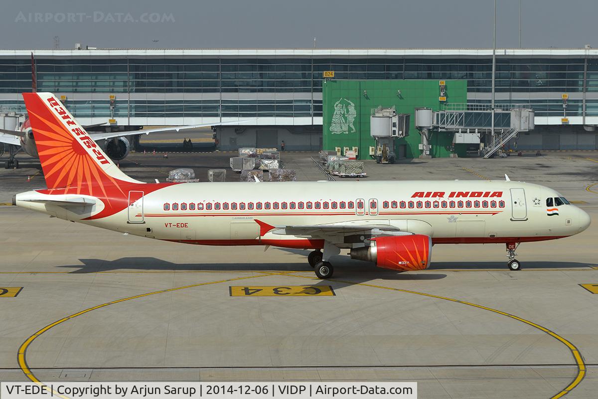 VT-EDE, 2010 Airbus A320-214 C/N 4236, Taxiing in to IGIA T-3 on a winter morning.