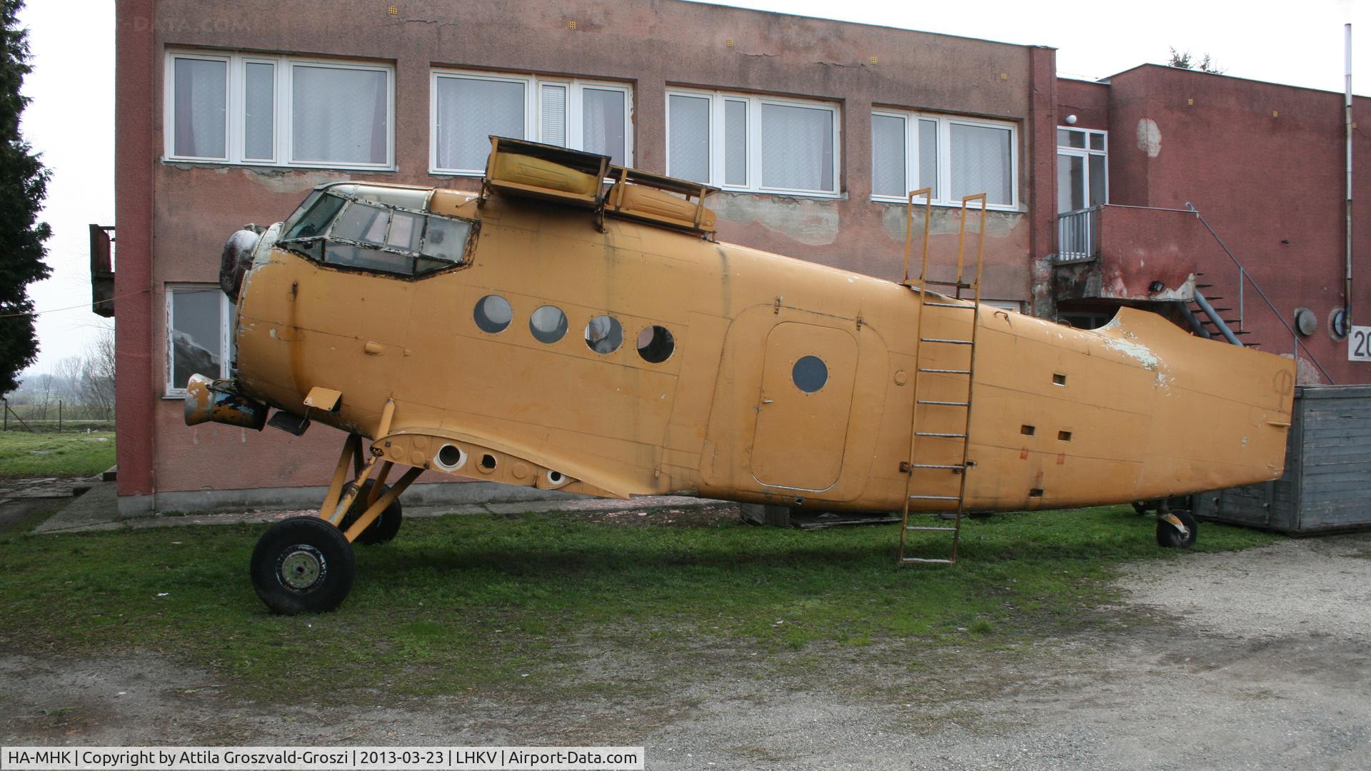 HA-MHK, 1971 PZL-Mielec An-2R C/N 1G123-01, Kaposújlak Airport, Hungary.