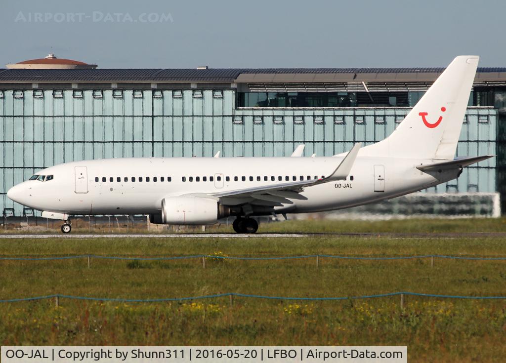 OO-JAL, 2004 Boeing 737-7K2 C/N 30668, Ready for take off rwy 32R in all white c/s without titles but with small logo on tail...
