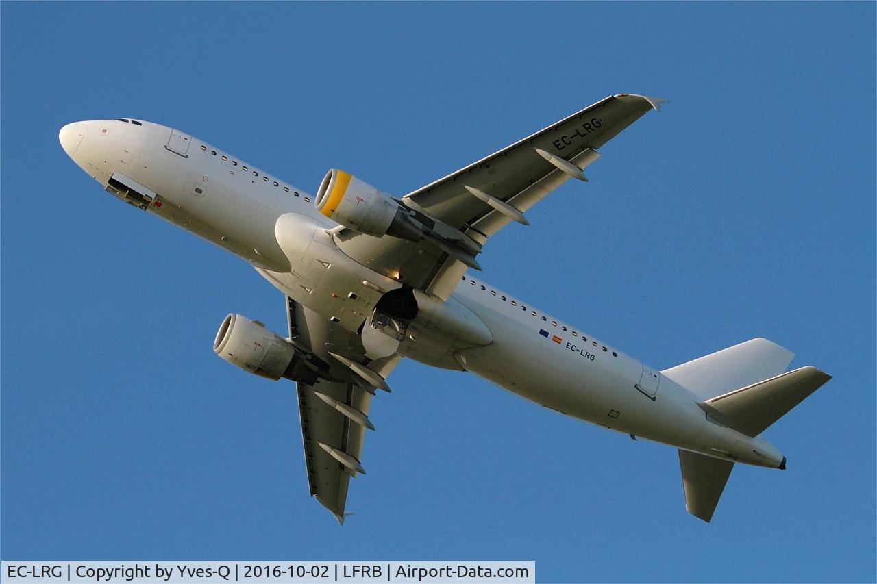 EC-LRG, 2001 Airbus A320-214 C/N 1516, Airbus A320-214, Take off rwy 25L, Brest-Bretagne airport (LFRB-BES)