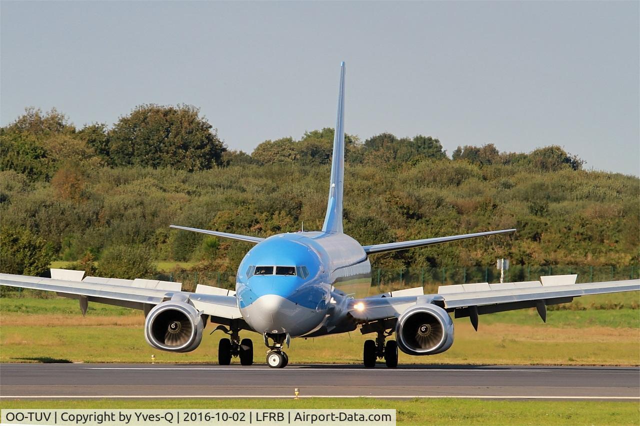 OO-TUV, 2011 Boeing 737-86J C/N 36883, Boeing 737-86J, U-turn rwy 07R after landing rwy 25L, Brest-Bretagne Airport (LFRB-BES)
