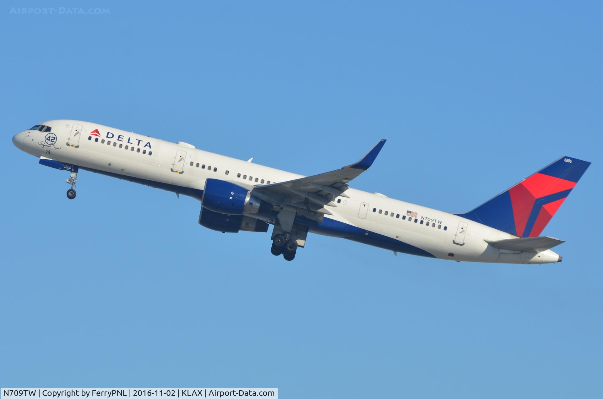 N709TW, 1997 Boeing 757-2Q8 C/N 28168, Delta B752 lifting-off.