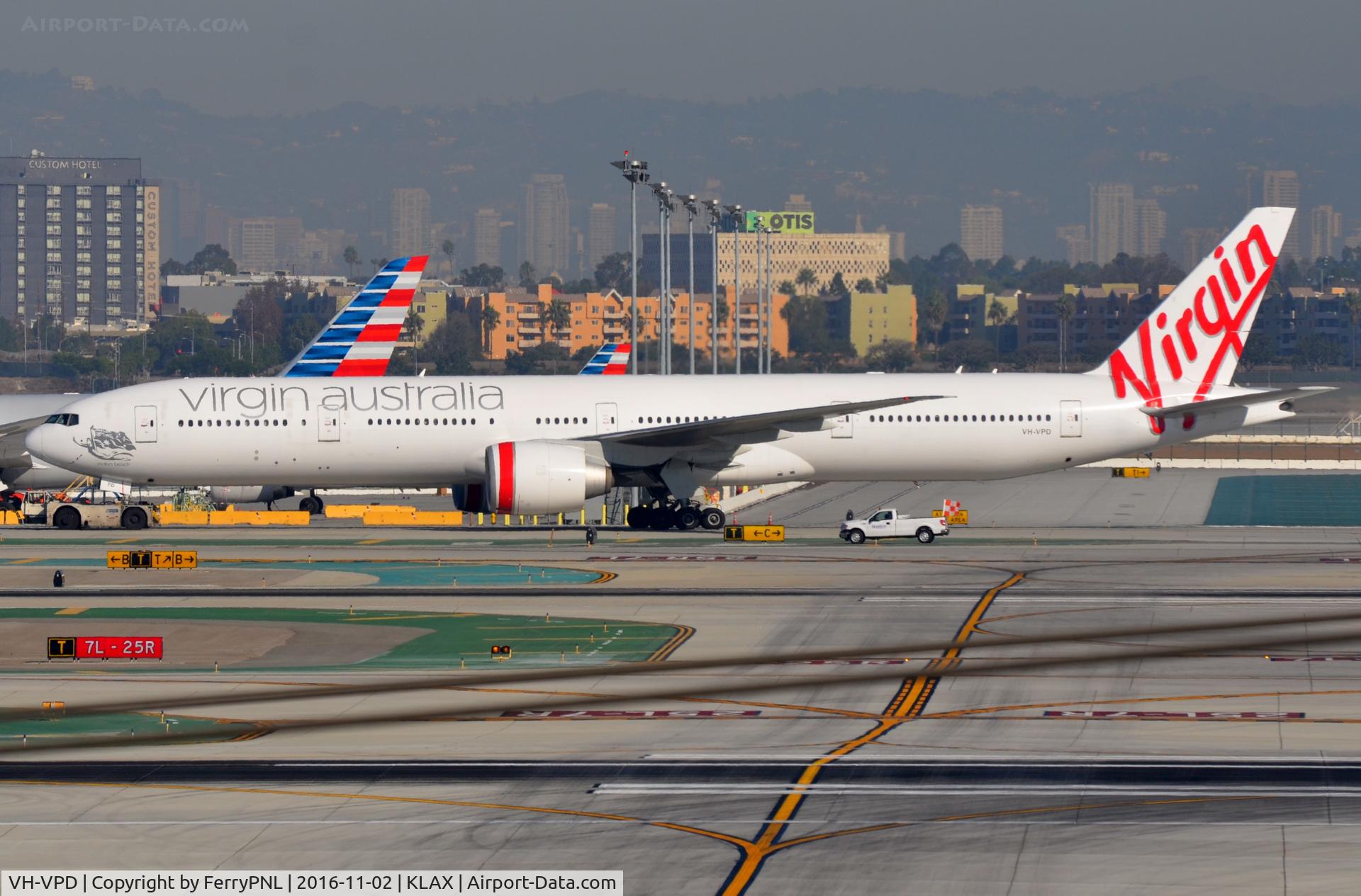 VH-VPD, 2009 Boeing 777-3ZG/ER C/N 37938, Virgin Australian B773 towed to its stand.