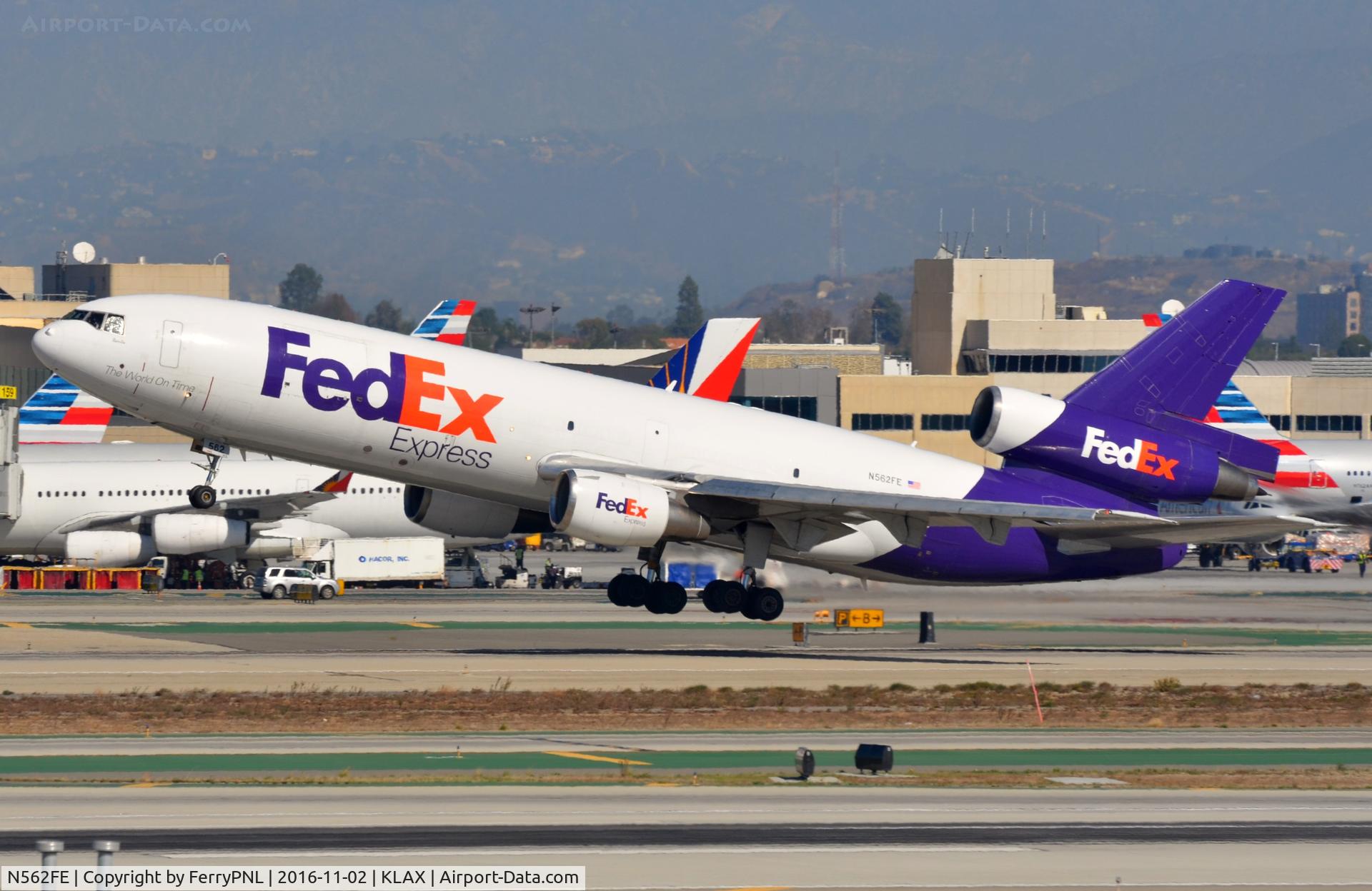 N562FE, 1977 McDonnell Douglas MD-10-10F C/N 46947, Fedex MD10F taking-off.