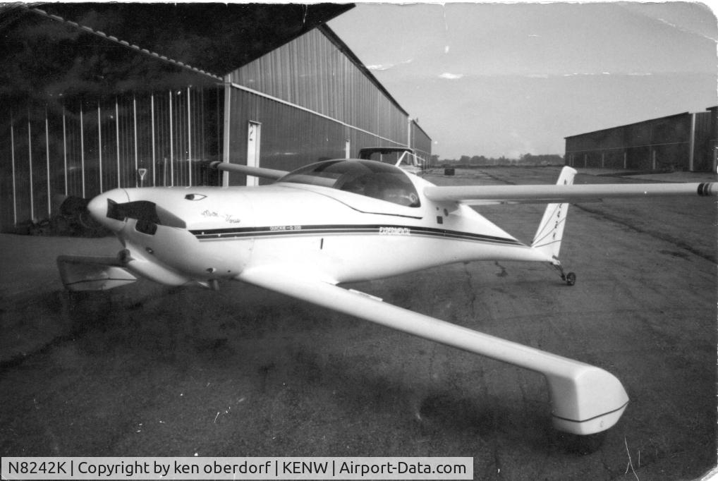 N8242K, 1985 QAC Quickie Q200 C/N 2750, At home base in Kenosha, Wi. in1986