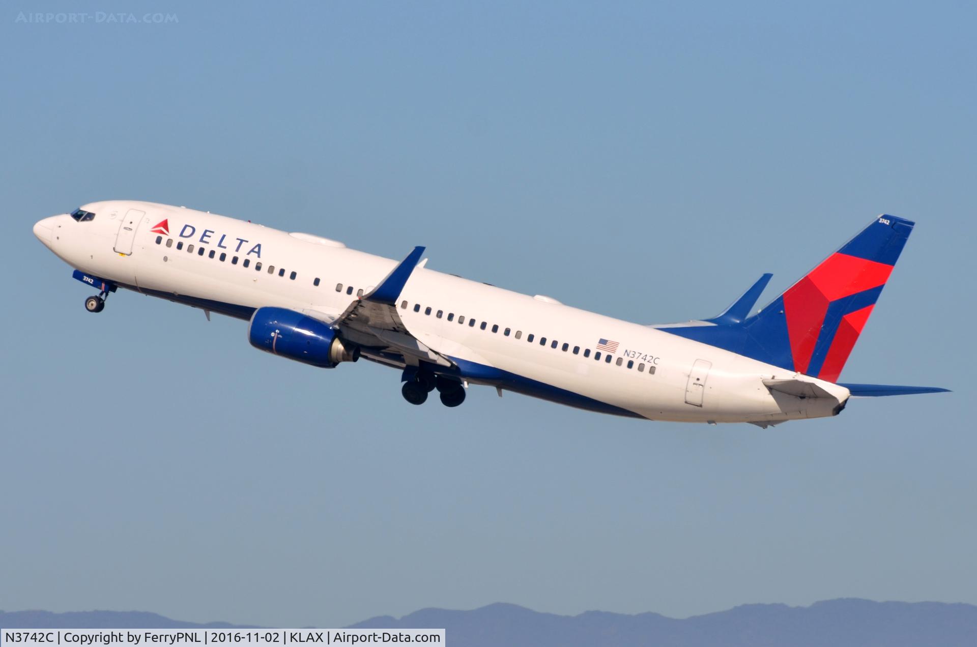 N3742C, 2001 Boeing 737-832 C/N 30835, Delta B738