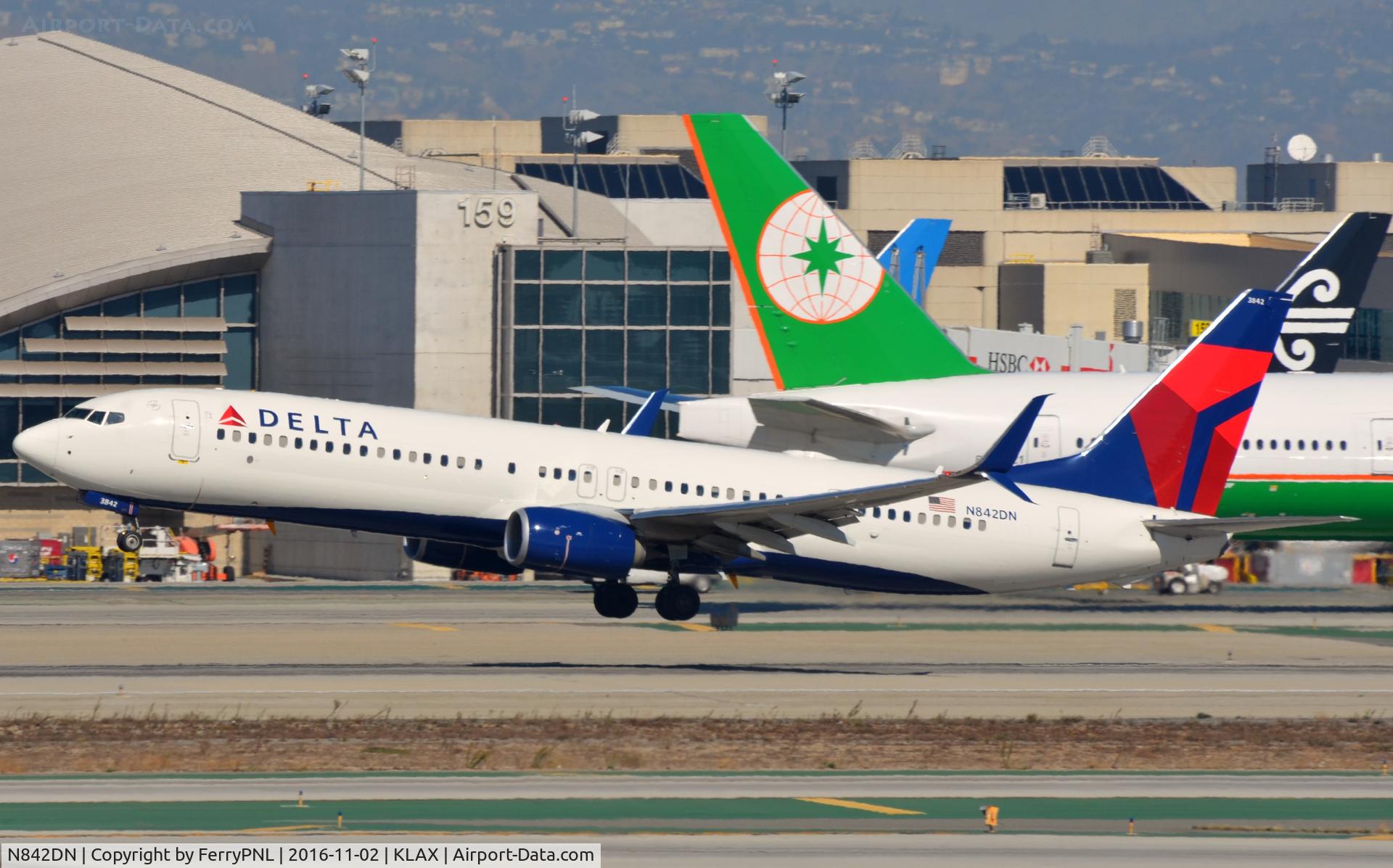 N842DN, 2015 Boeing 737-932/ER C/N 31953, Delta B739 departing