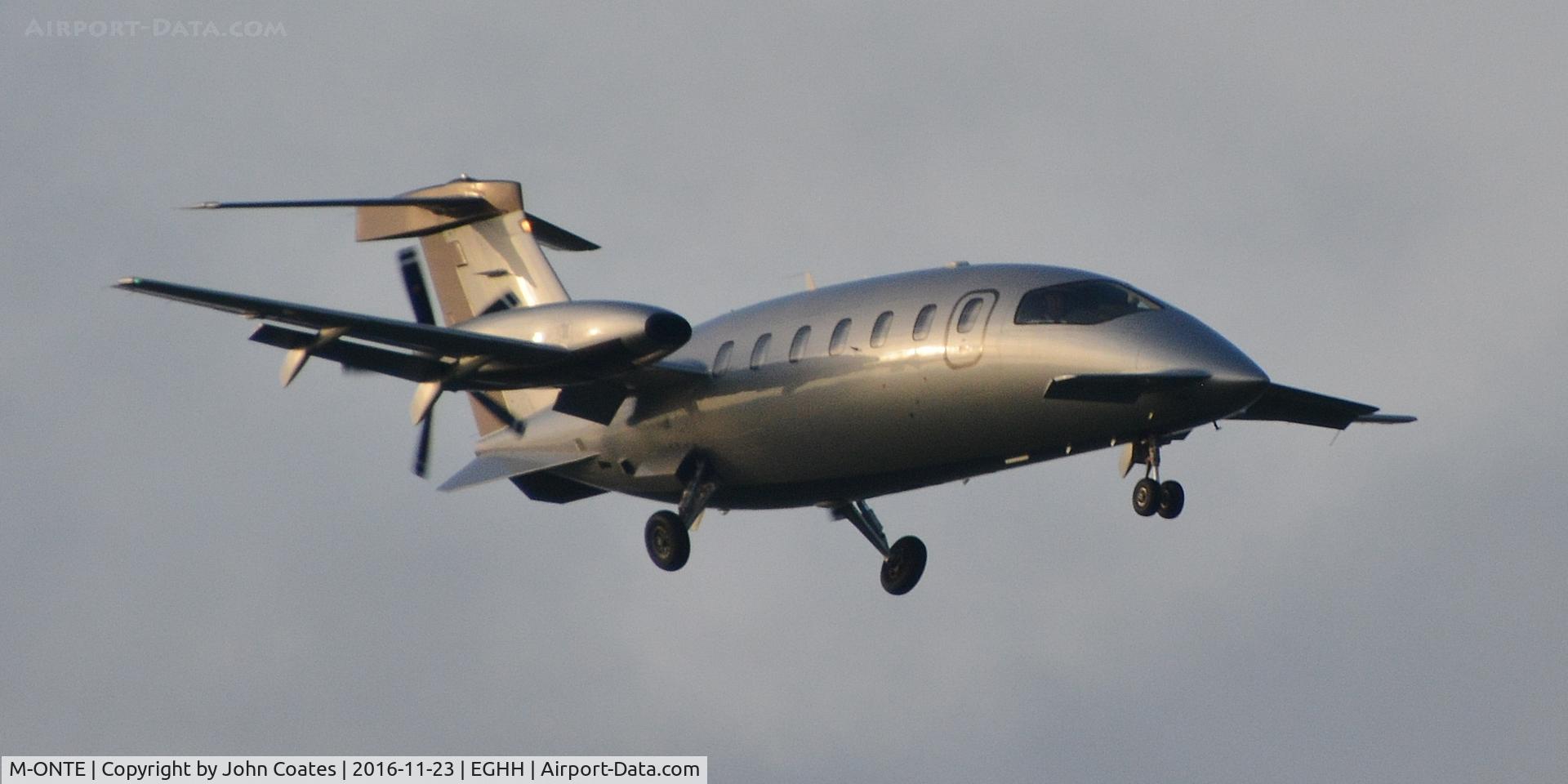 M-ONTE, 2009 Piaggio P-180 Avanti II C/N 1176, On approach to 08