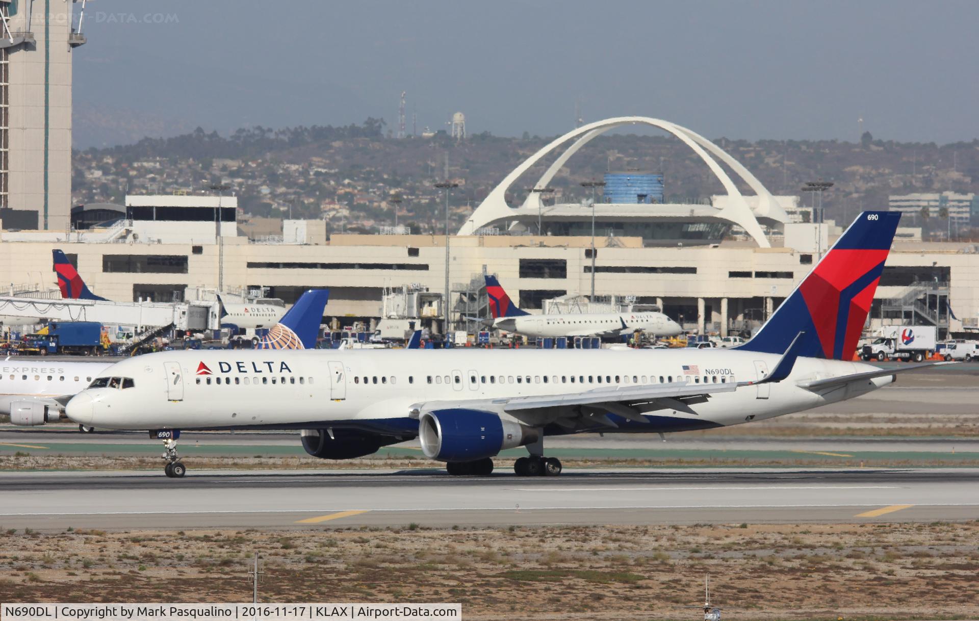 N690DL, 1998 Boeing 757-232 C/N 27585, Boeing 757-200