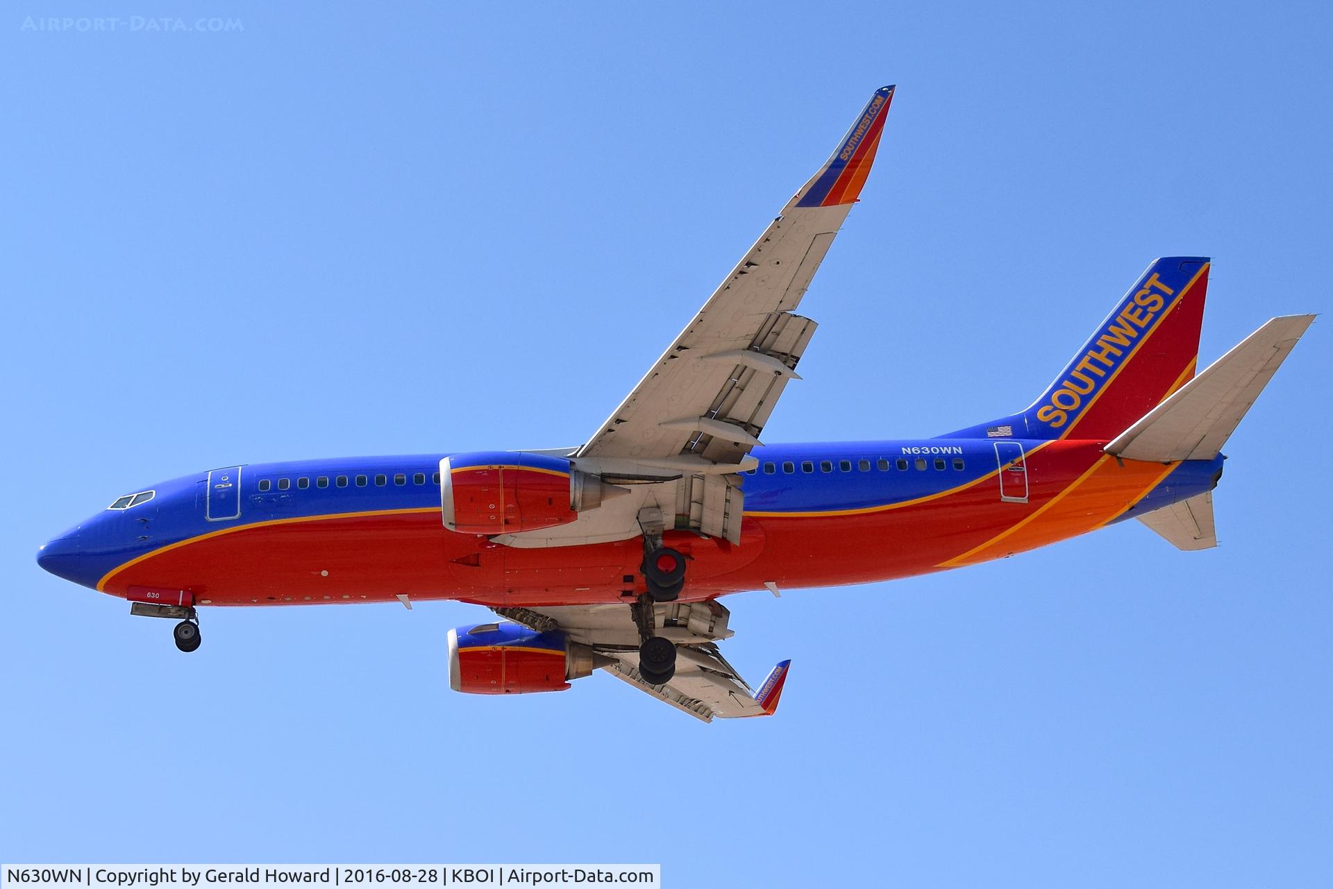 N630WN, 1996 Boeing 737-3H4 C/N 27705, Landing RWY 10L.