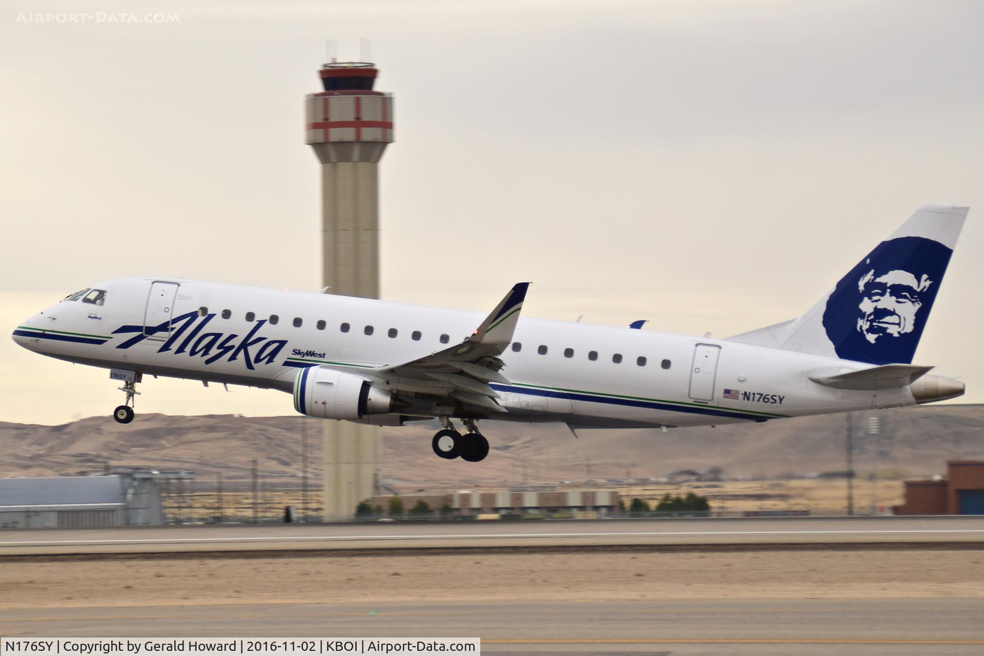 N176SY, 2015 Embraer 175LR (ERJ-170-200LR) C/N 17000533, Take off on RWY 10L.