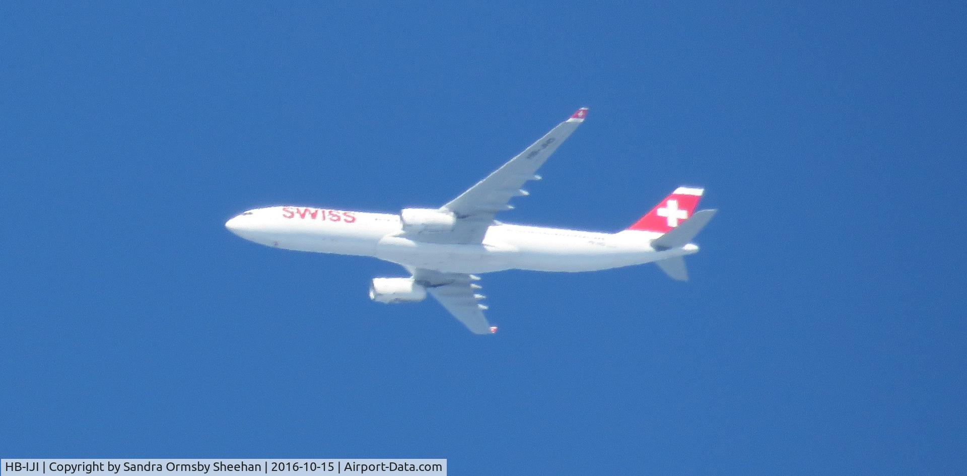 HB-IJI, 1996 Airbus A320-214 C/N 0577, flying over