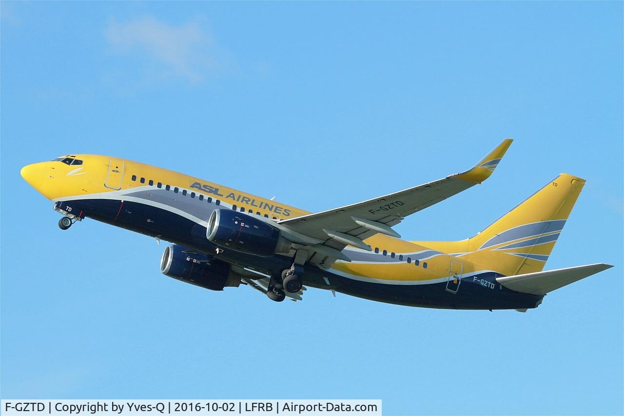 F-GZTD, 2003 Boeing 737-73V C/N 32418, Boeing 737-73V, Take off rwy 25L, Brest-Bretagne Airport (LFRB-BES)