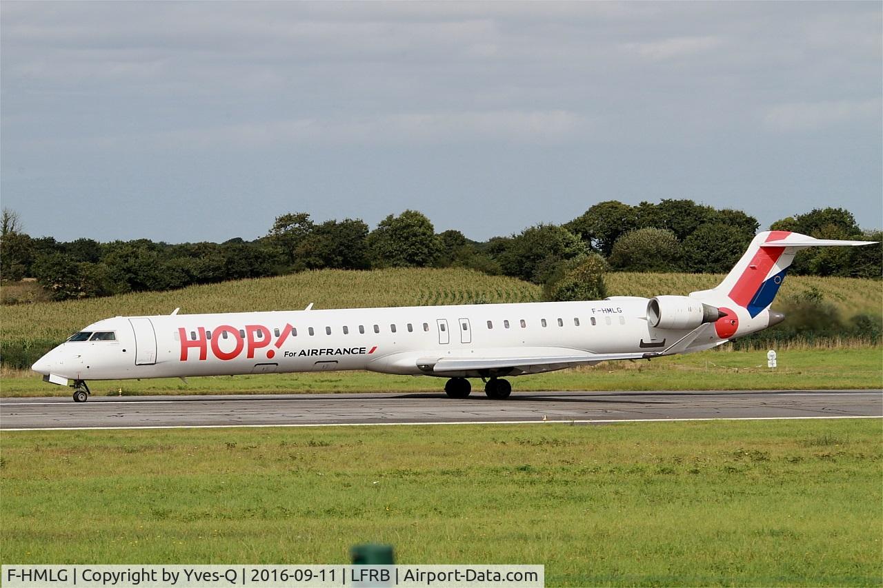 F-HMLG, 2011 Bombardier CRJ-1000EL NG (CL-600-2E25) C/N 19012, Bombardier CRJ-1000EL NG, Taxiing to holding point rwy 07R, Brest-Bretagne airport (LFRB-BES)