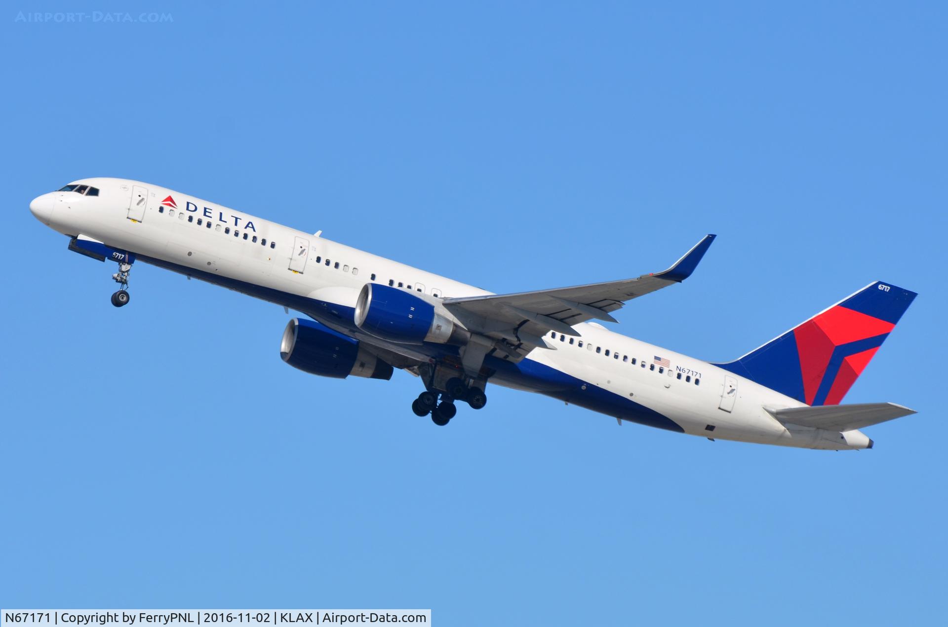N67171, 2001 Boeing 757-232 C/N 30839, Take-off of Delta B752.