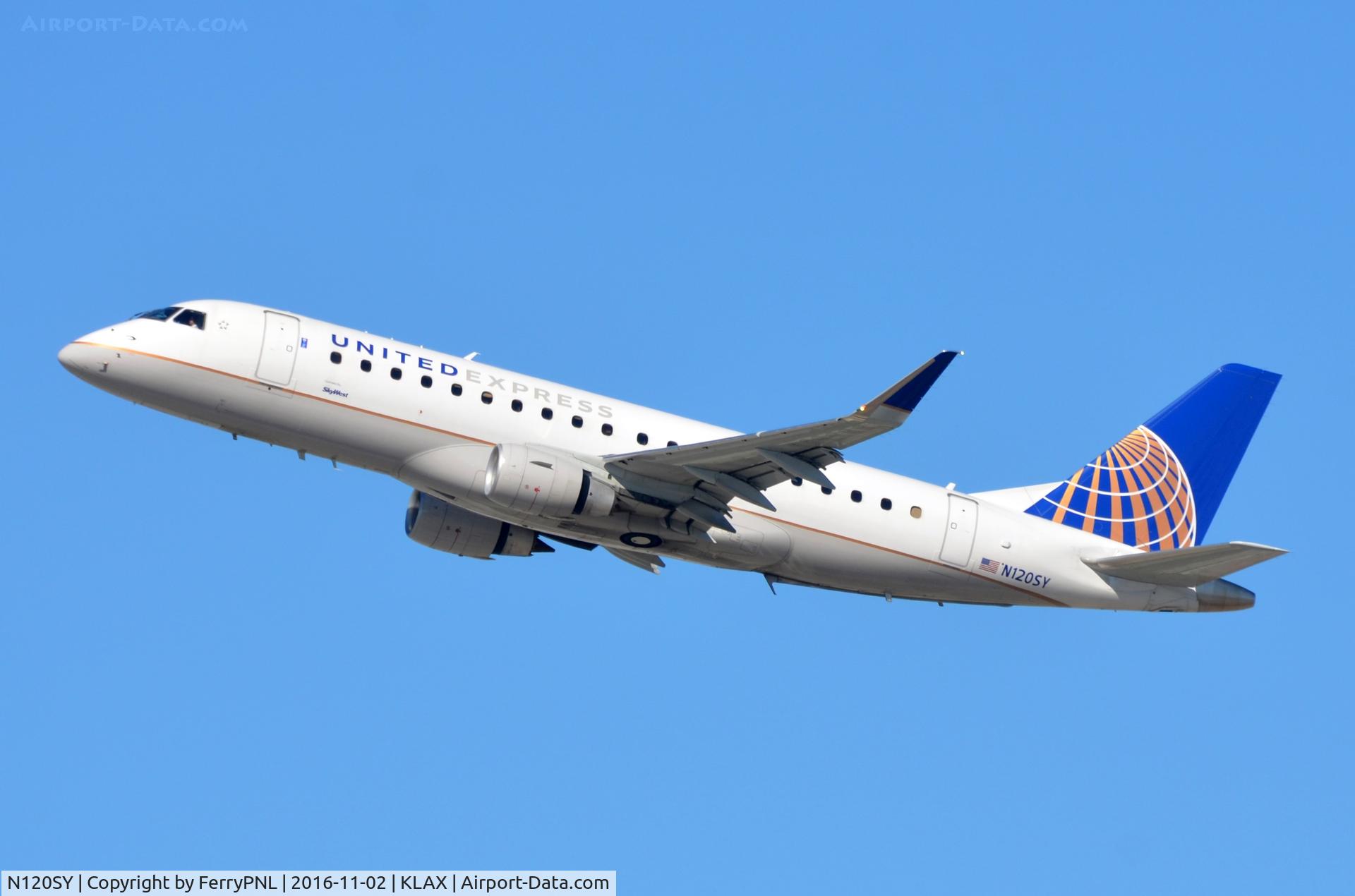N120SY, 2014 Embraer 175LR (ERJ-170-200LR) C/N 17000425, United Express ERJ175