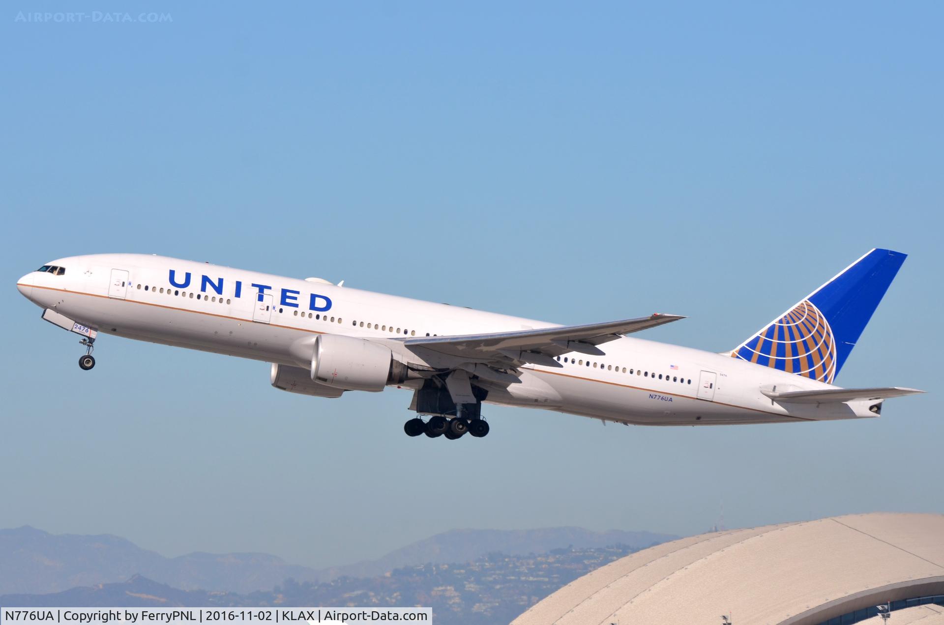 N776UA, 1996 Boeing 777-222 C/N 26937, United B772