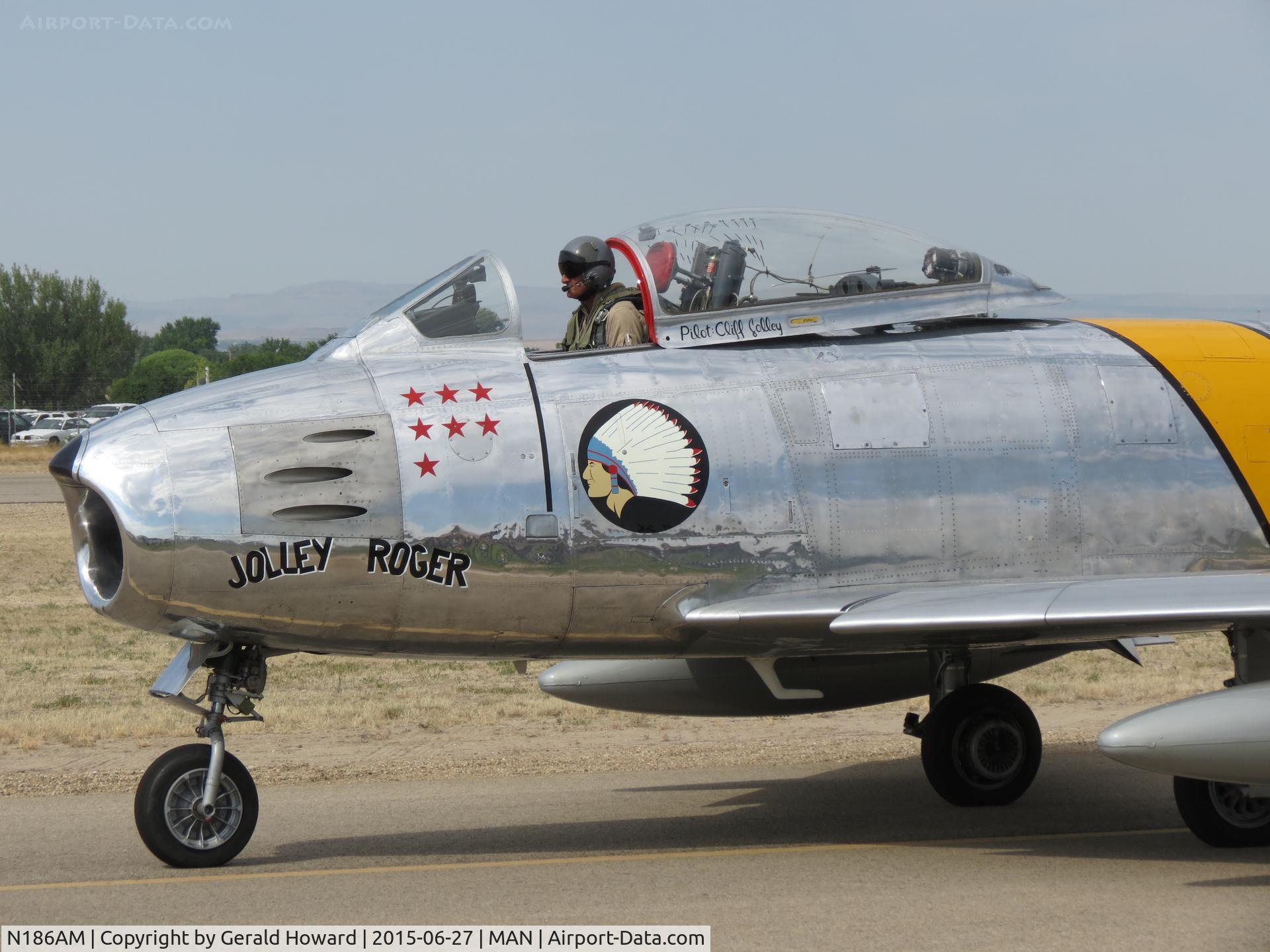 N186AM, 1952 North American F-86F Sabre C/N 191-708, Taxing to RWY 29.
