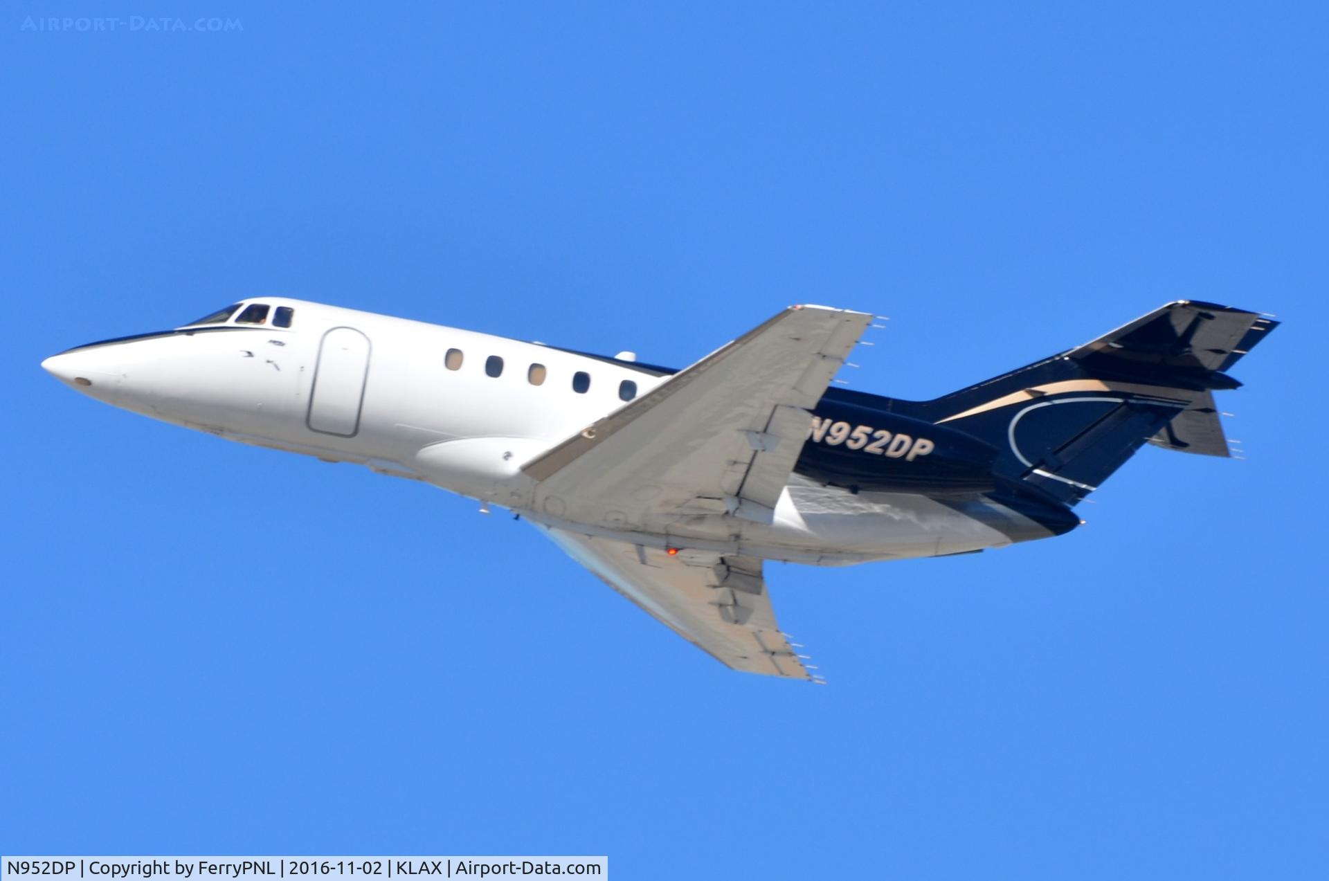 N952DP, 1988 British Aerospace BAe.125 Series 800A C/N 258135, Hawker 800 departing LAX