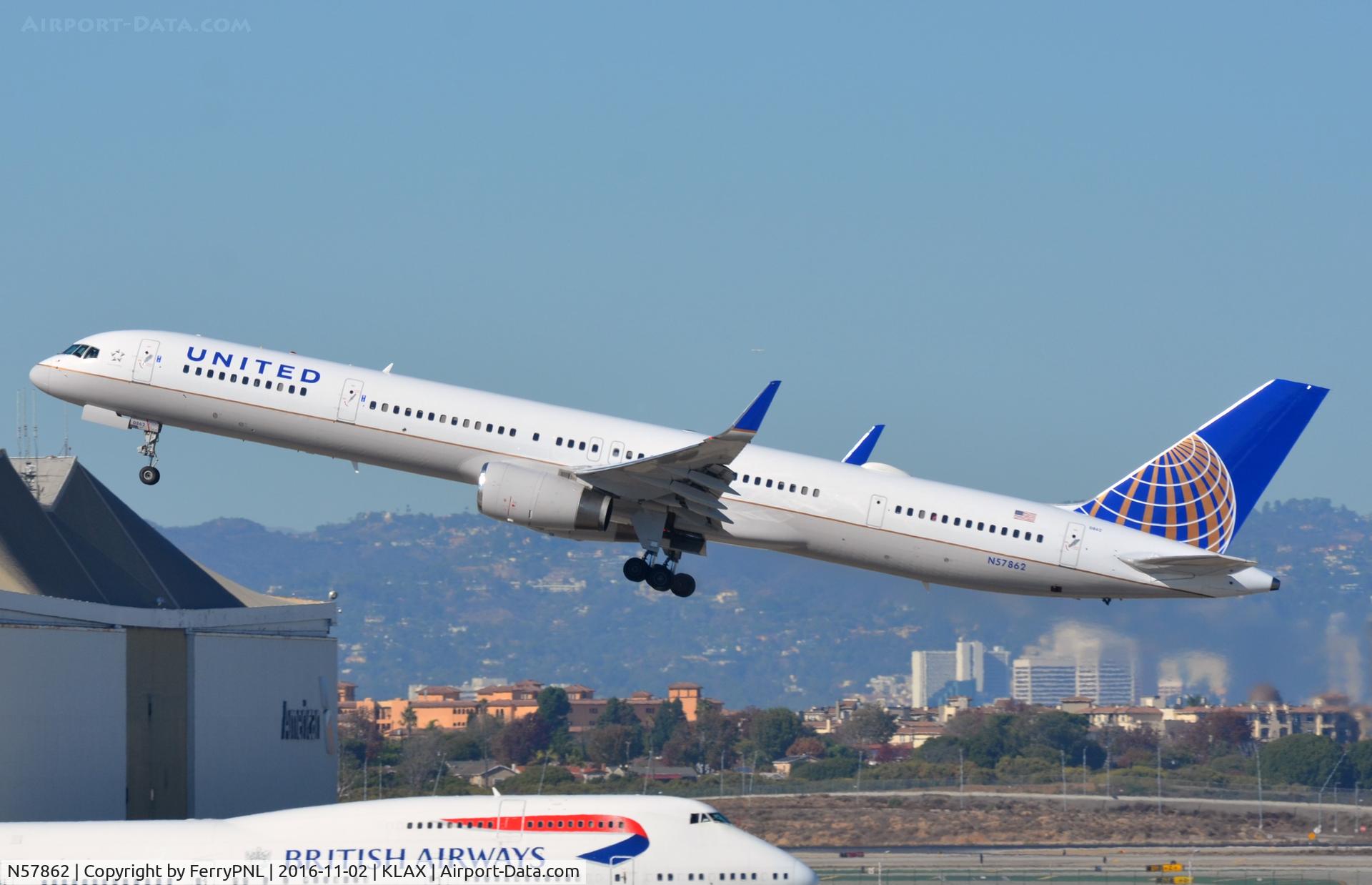 N57862, 2001 Boeing 757-33N C/N 32586, United extended B753.